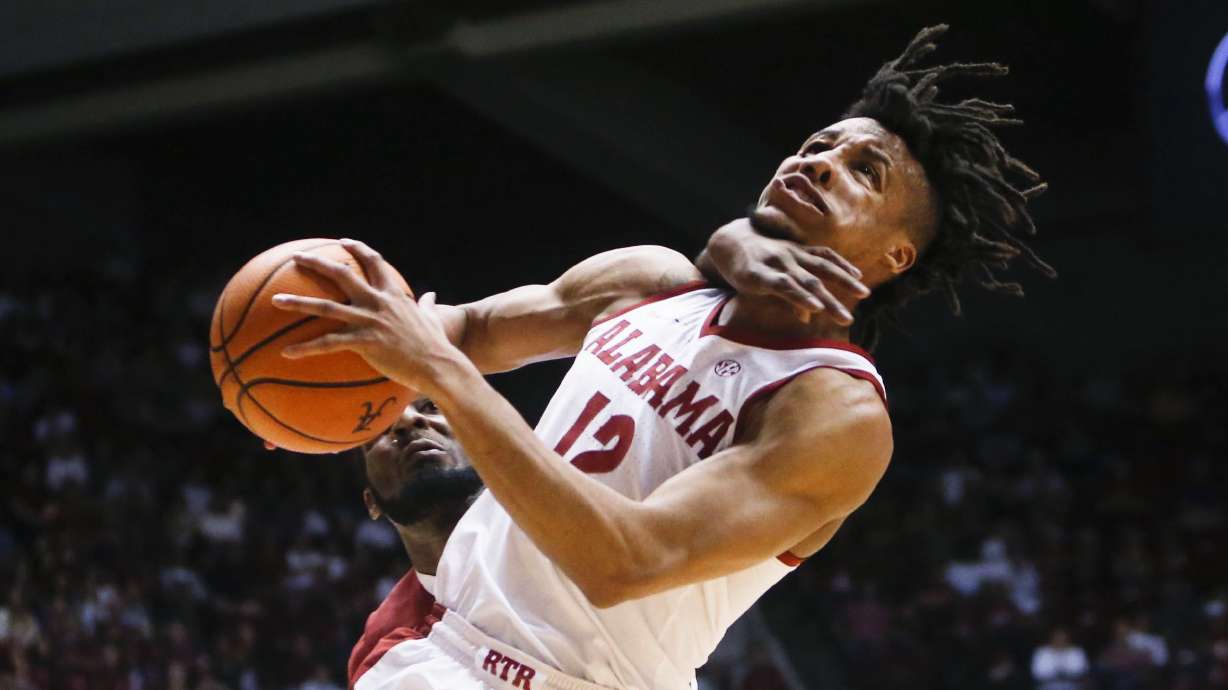 Macon, Arkansas hold off Alabama comeback try 76-73