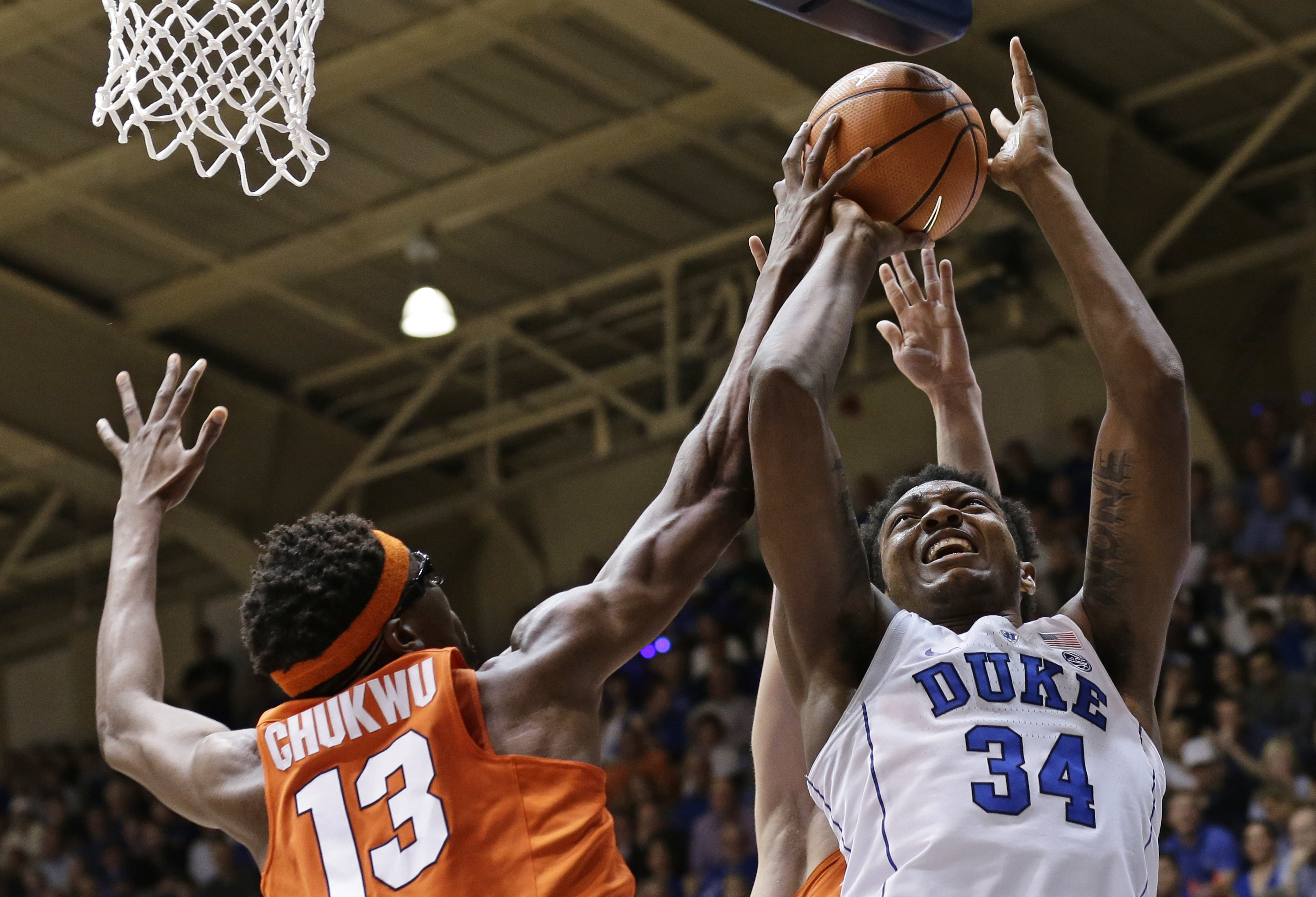 Bagley returns, leads No. 5 Duke past Syracuse 60-44