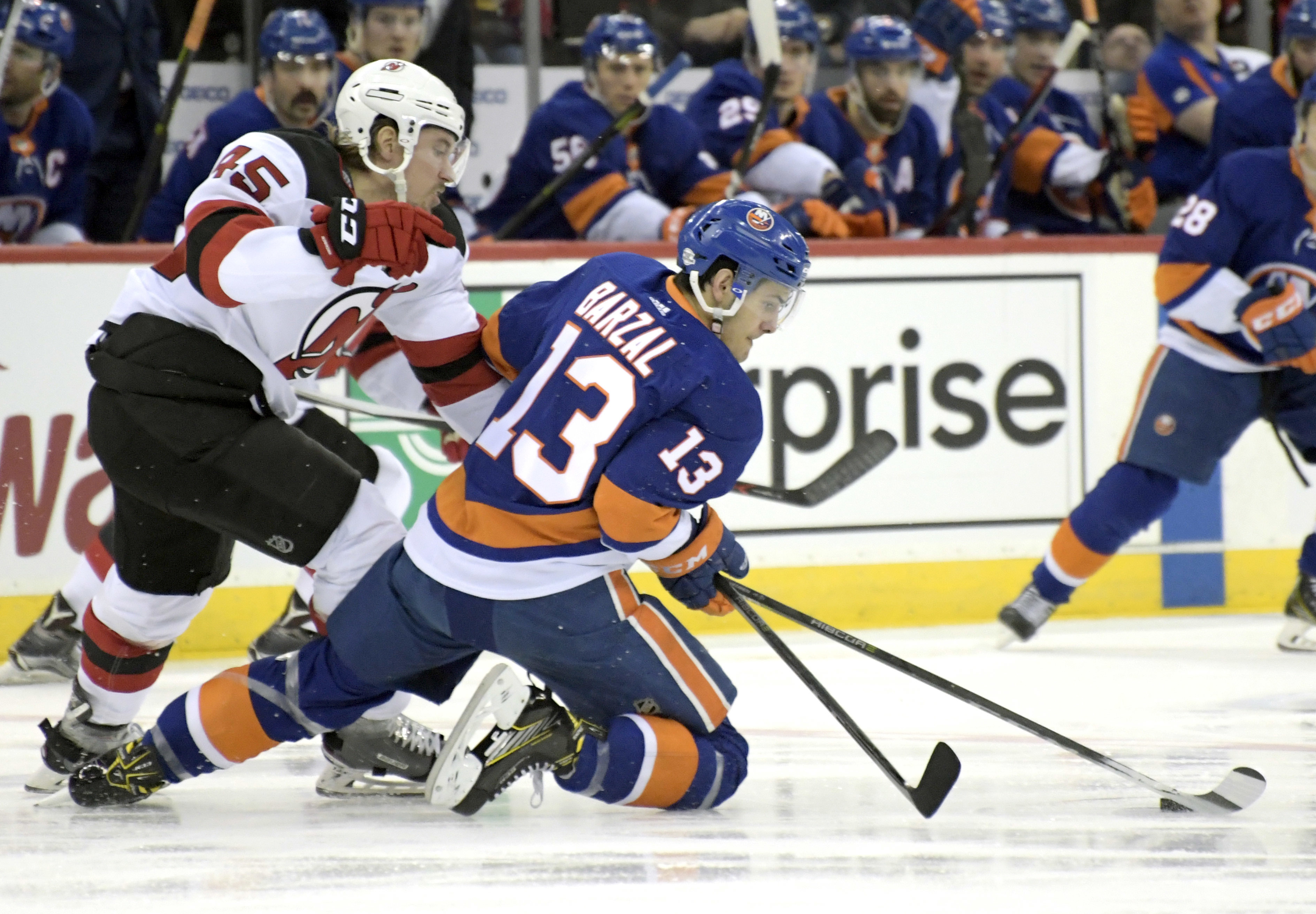 Palmieri scores twice in third to lead Devils past Islanders