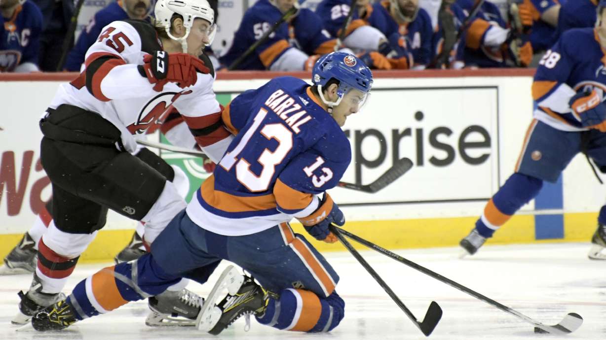 Palmieri scores twice in third to lead Devils past Islanders