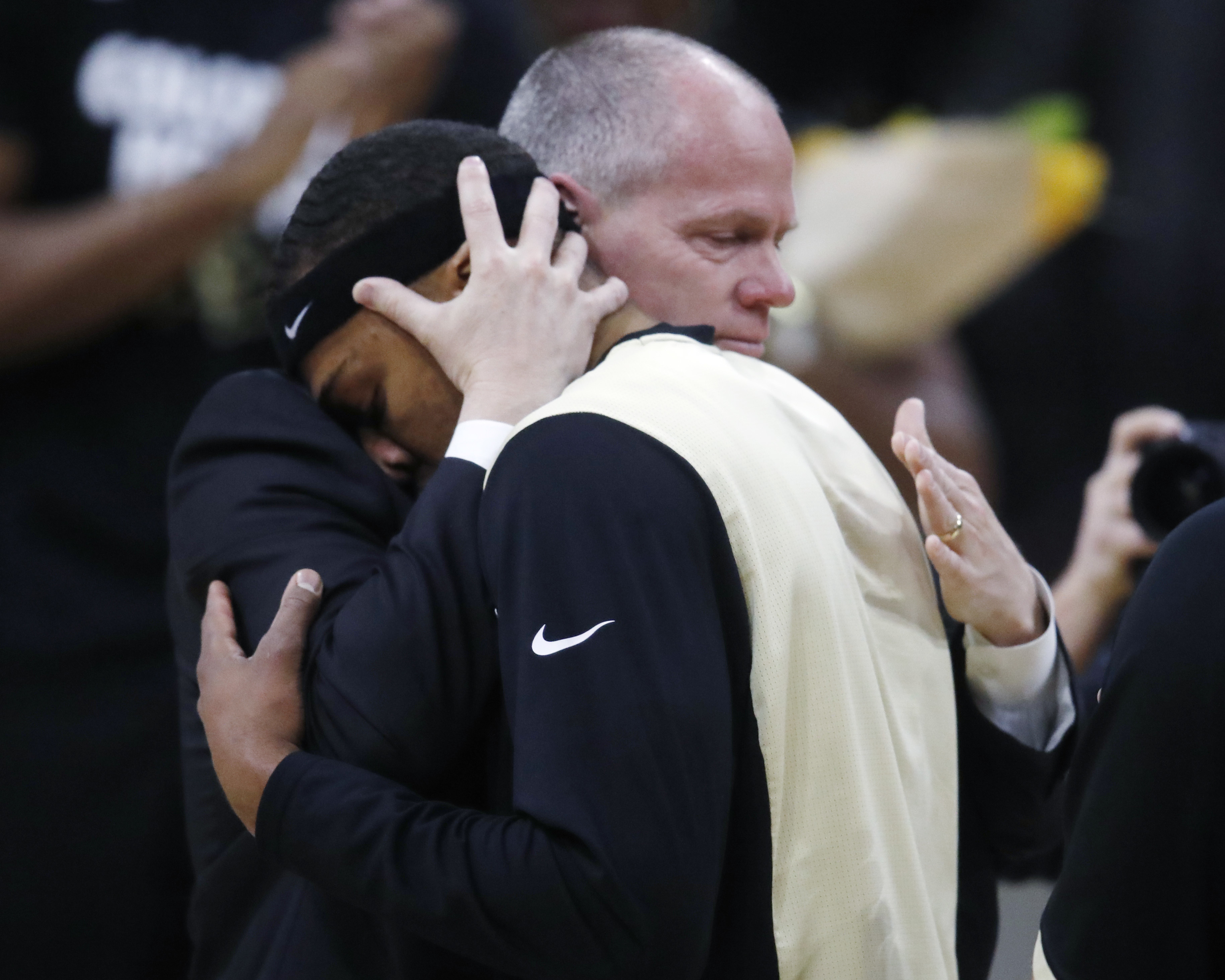 Colorado sweeps UCLA behind Collier's 19 points