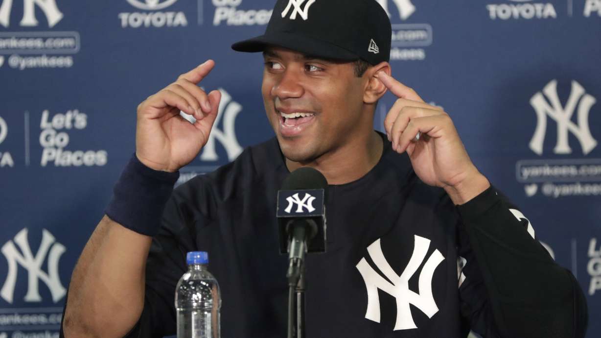 Pinstripe passer: Seahawks QB Wilson works out with Yankees