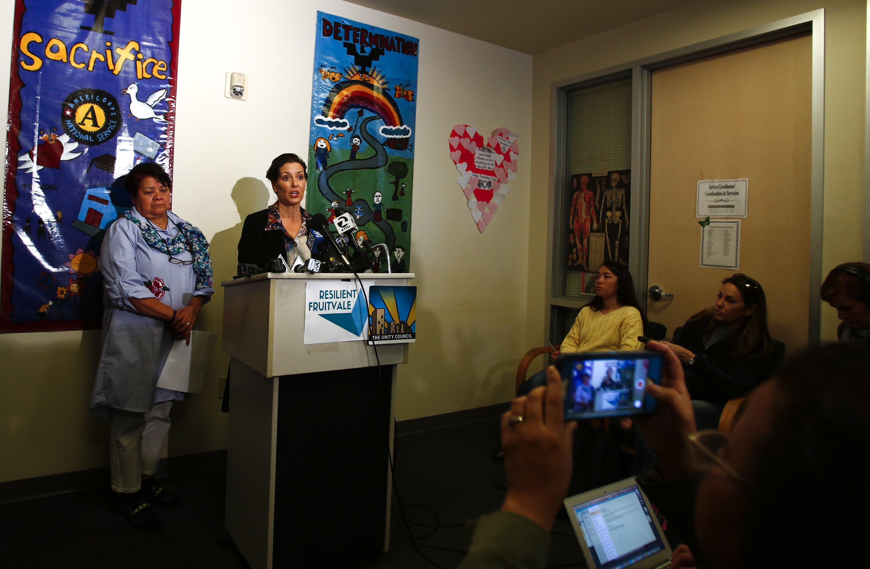 Oakland mayor warns of immigration raids in rare move
