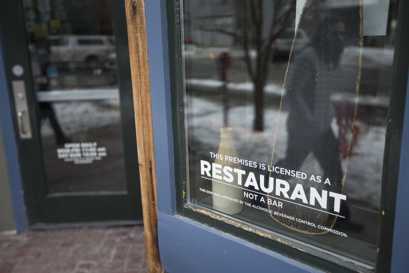 Utah House committee endorses bill to remove 'This is a restaurant' signs