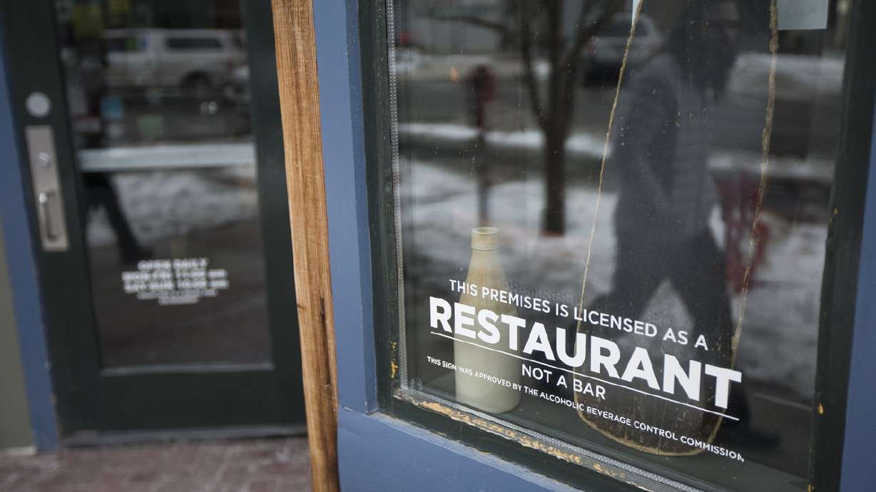 Utah House committee endorses bill to remove 'This is a restaurant' signs