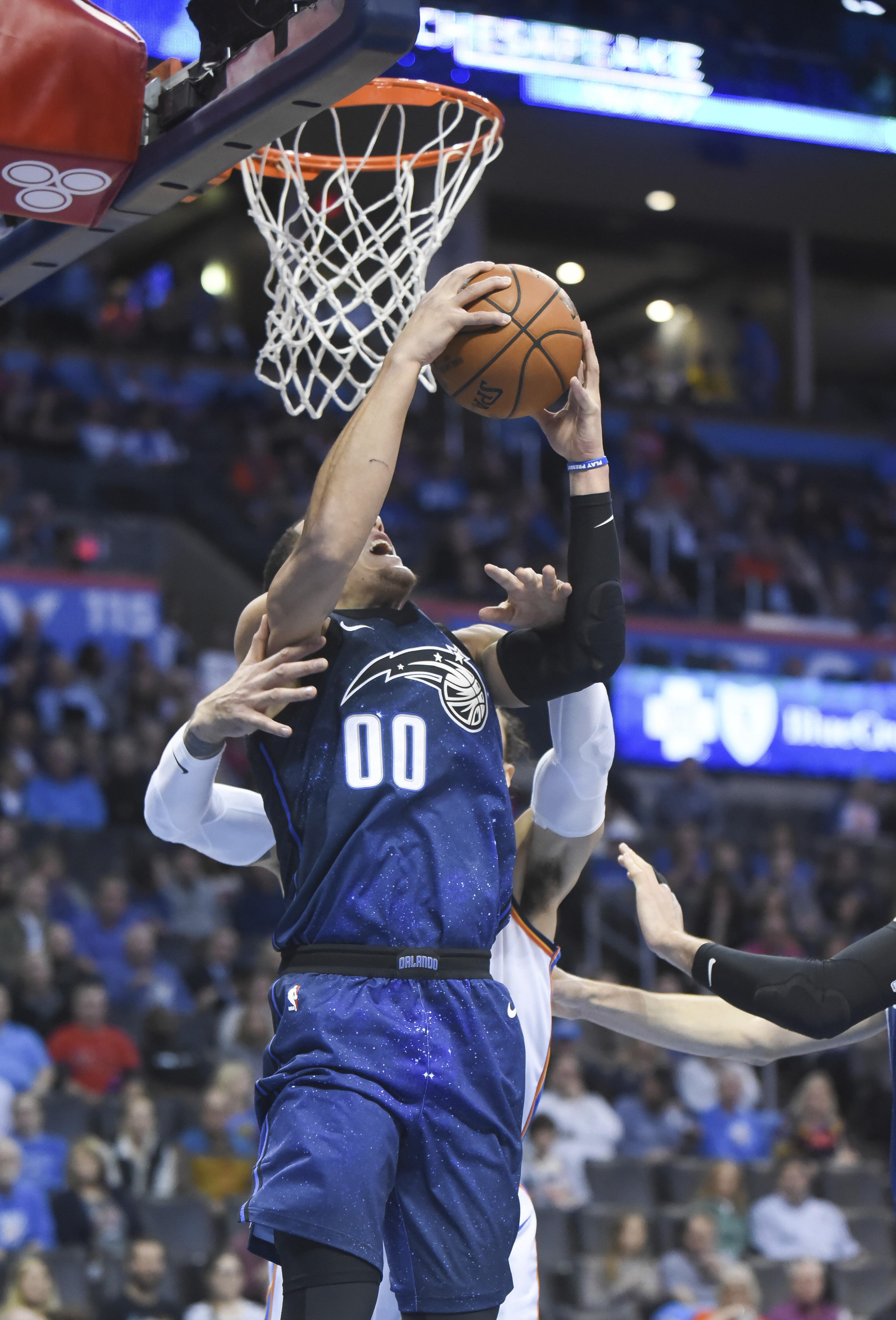 George's 26 lead Thunder past Magic 112-105