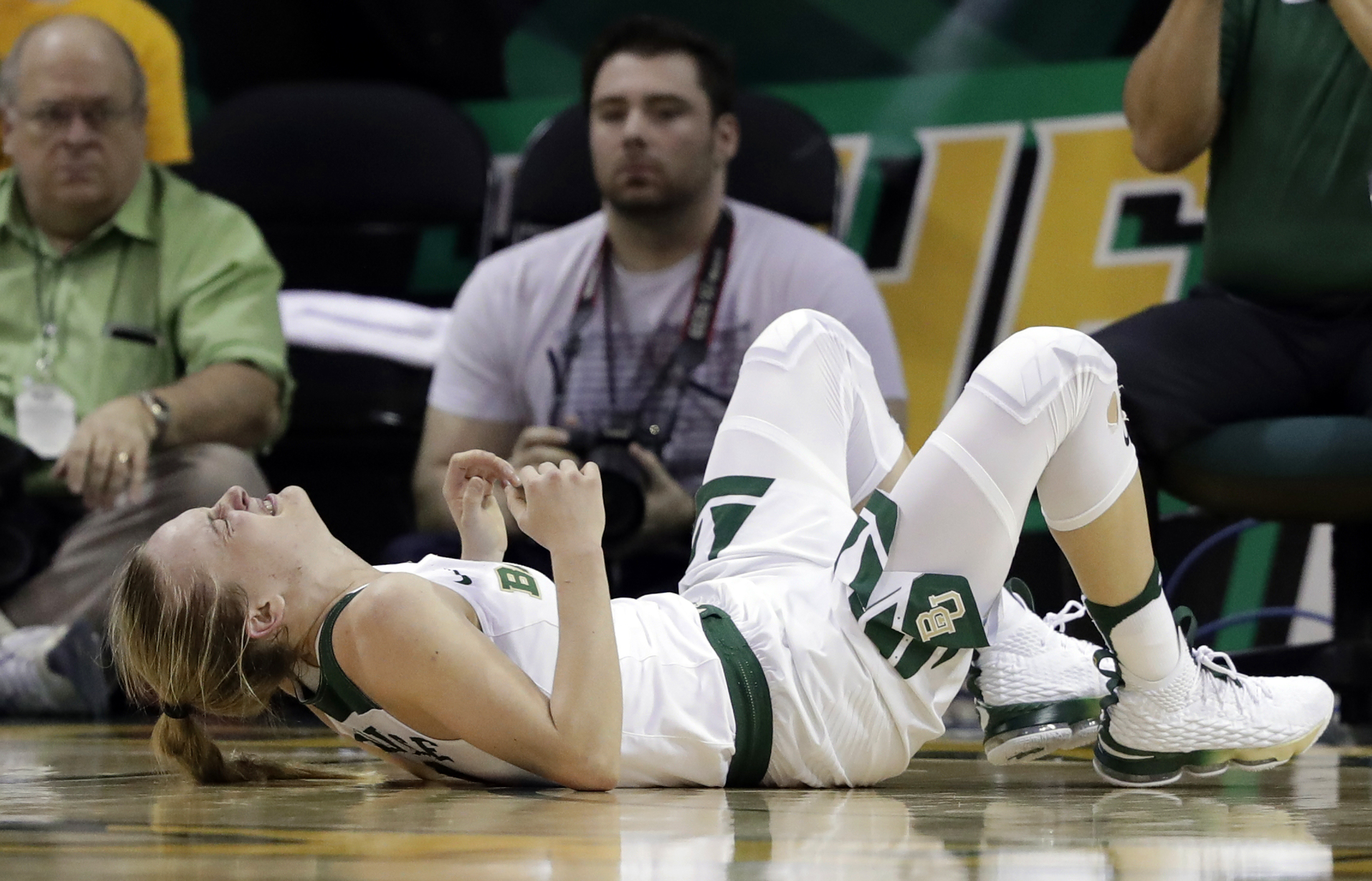 Baylor routs West Virginia, loses Wallace to knee injury