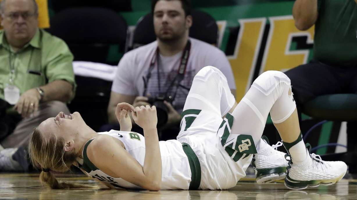 Baylor routs West Virginia, loses Wallace to knee injury