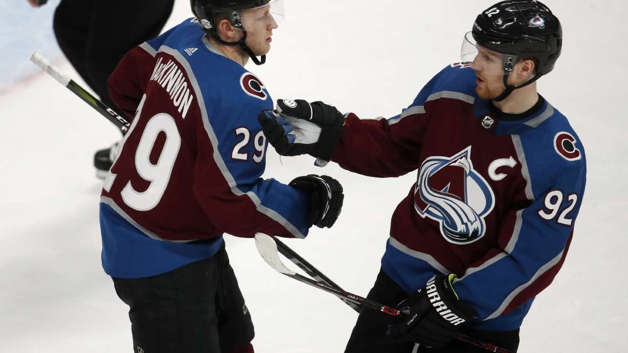 MacKinnon has 2 goals and assist, Avalanche beat Canucks 3-1