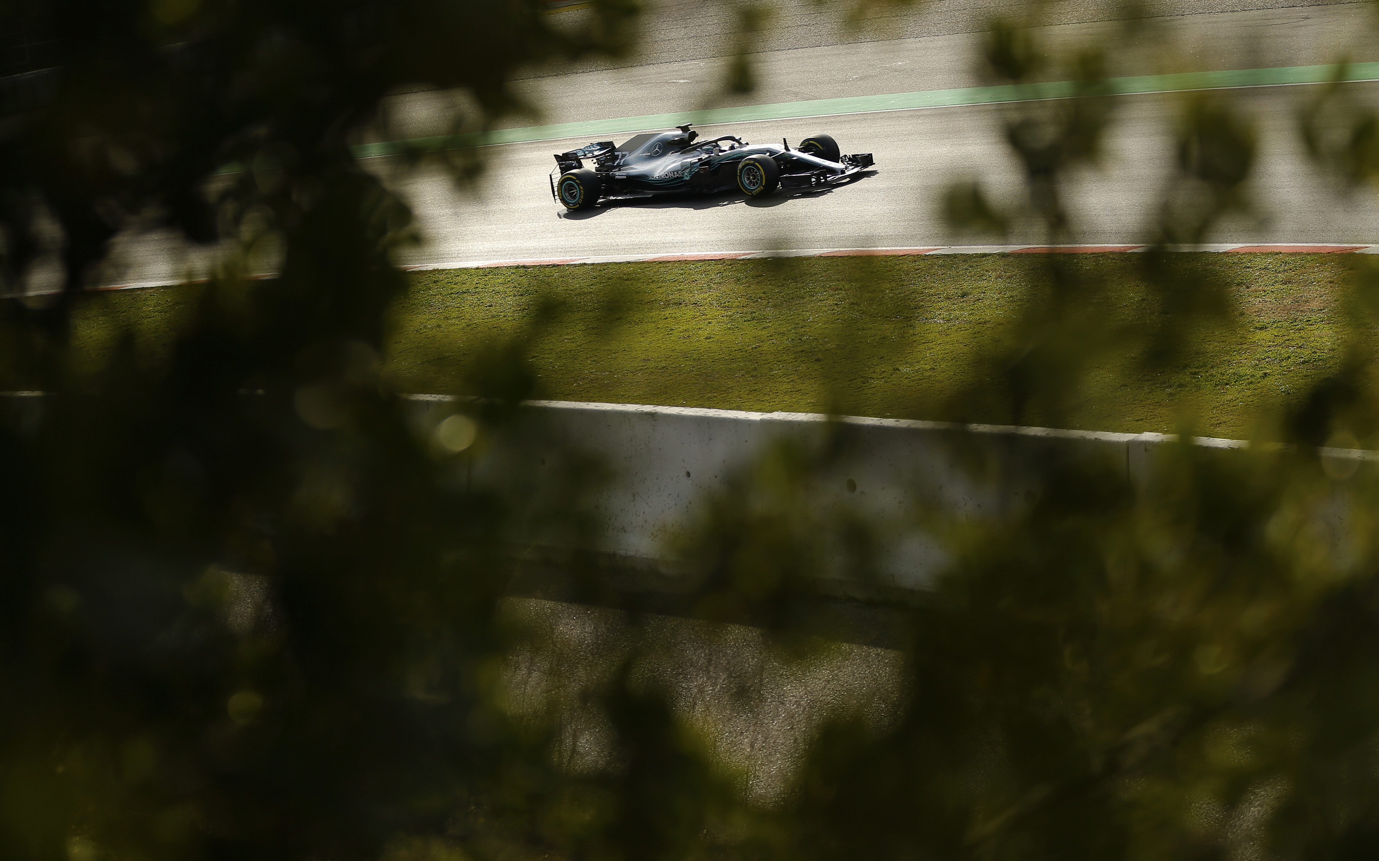 Vettel fastest in Ferrari on cold 2nd day of F1 testing