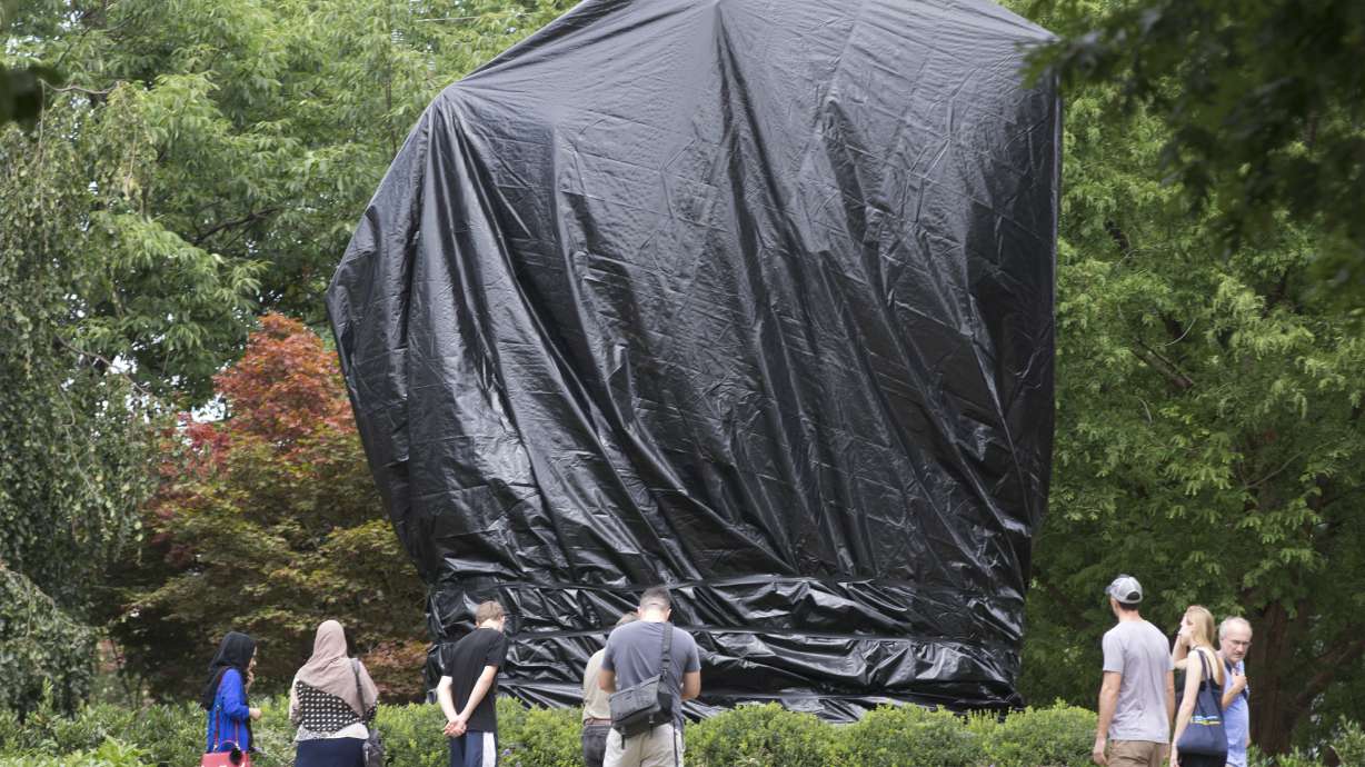 Charlottesville judge orders tarps off Confederate statues