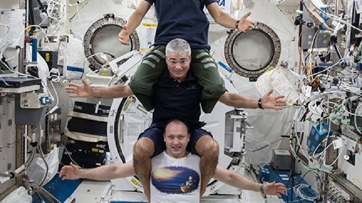 Astronauts aim for icy homecoming after months in space