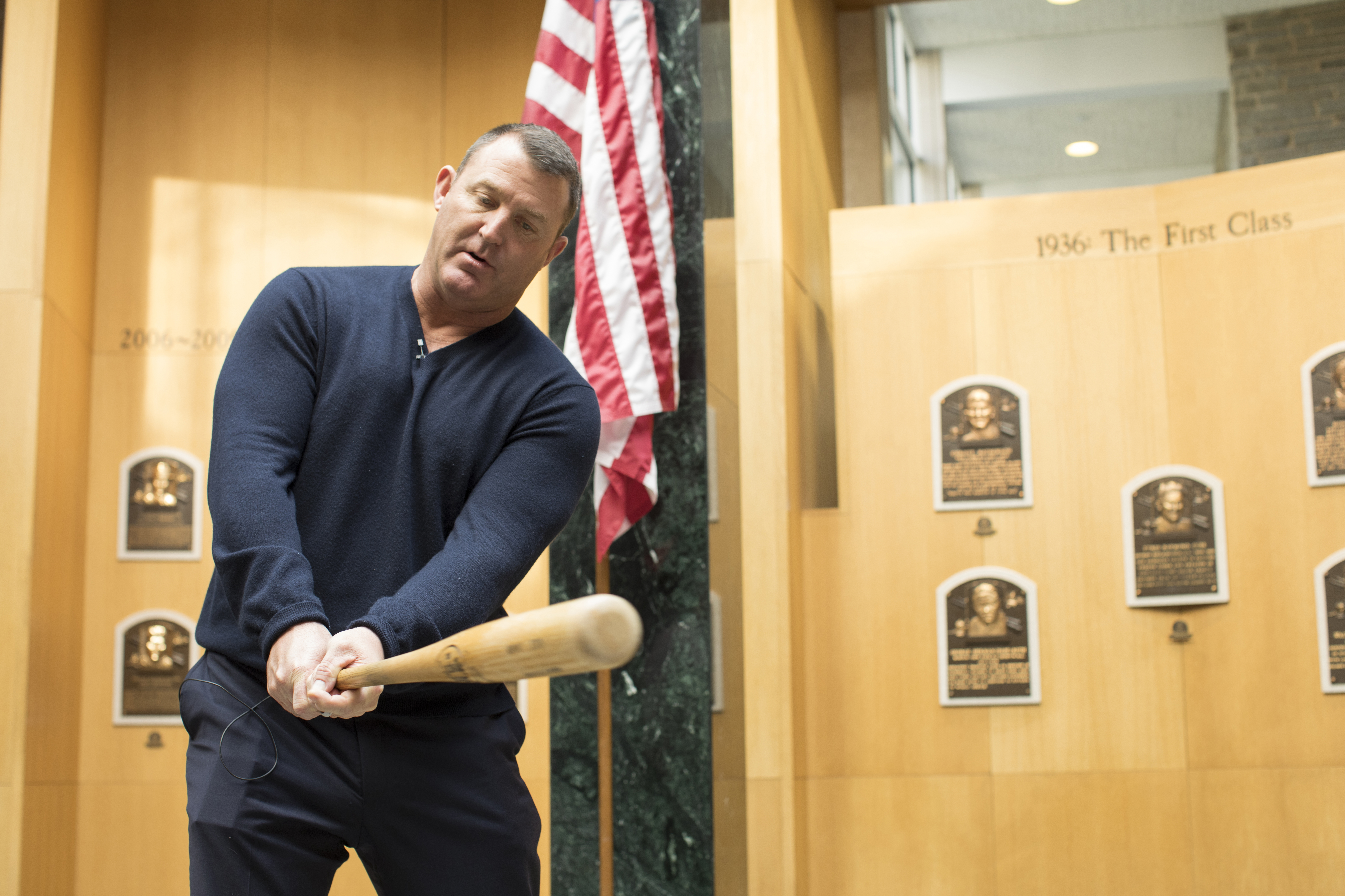 Jim Thome fights back tears during Hall of Fame visit