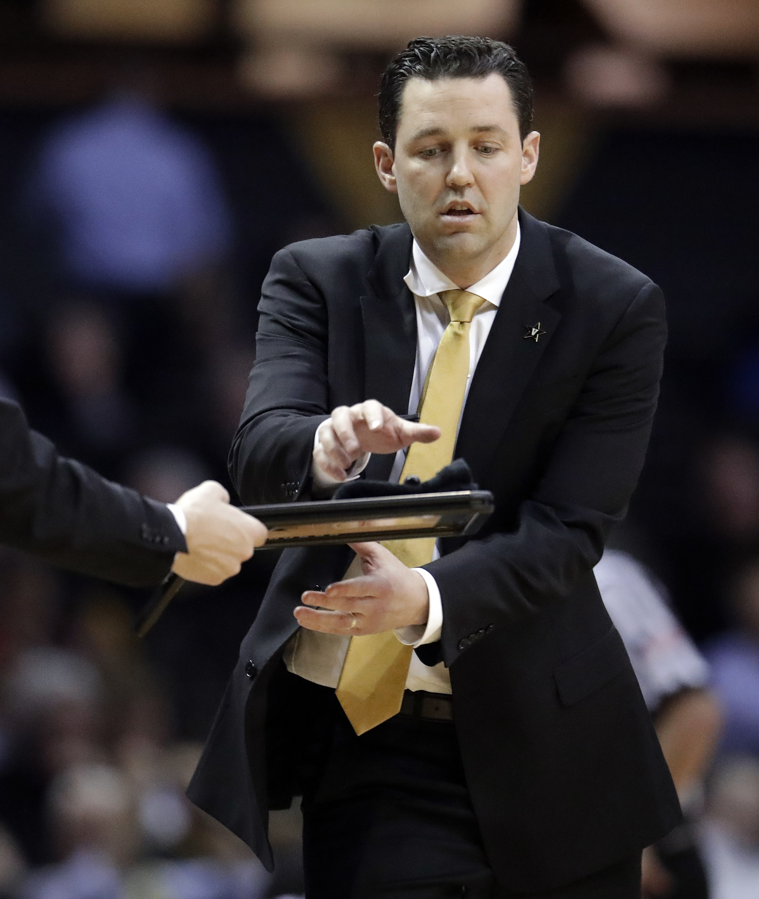 Porter scores 24, Missouri ends skid with win at Vanderbilt