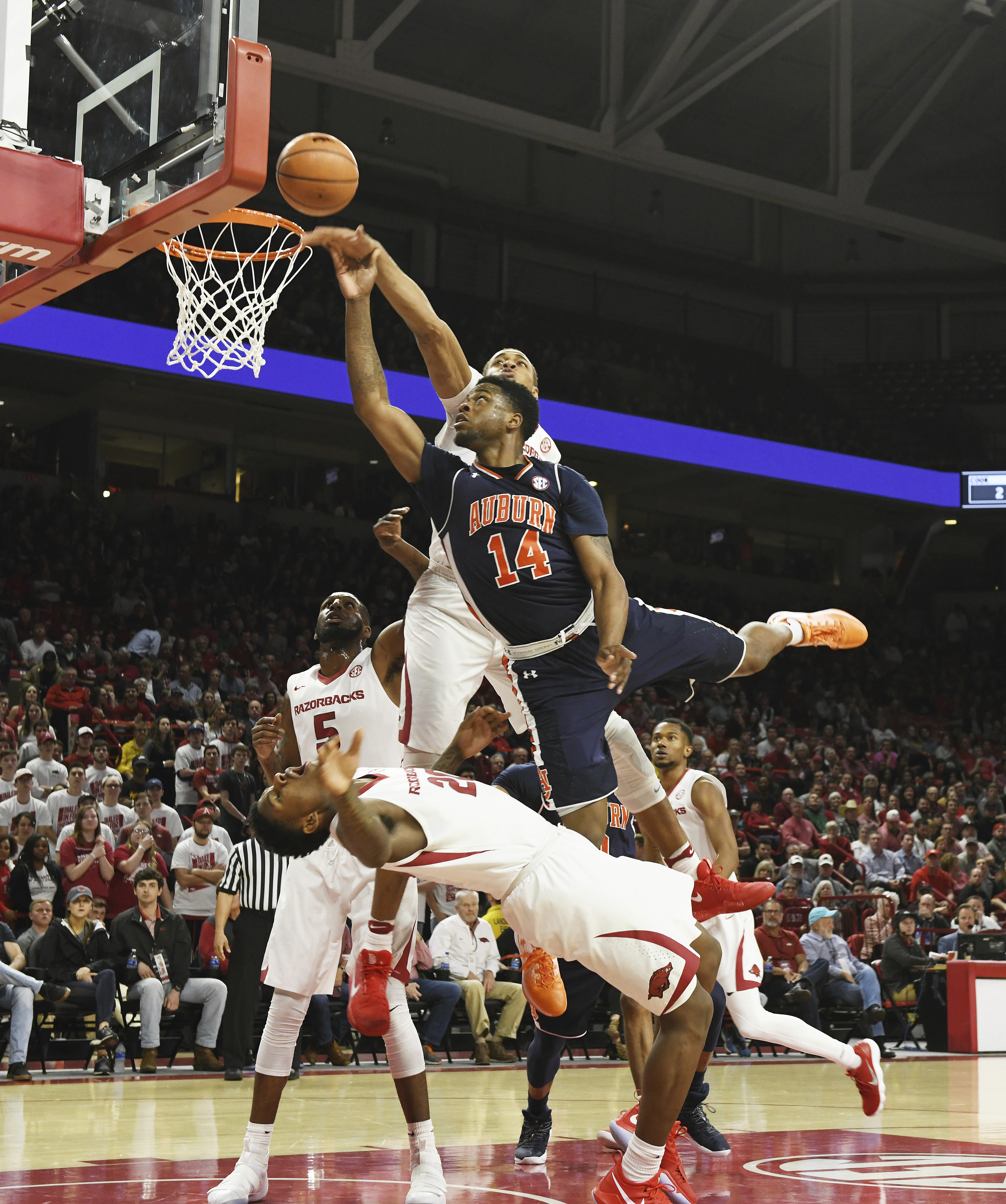 Gafford scores 21 to lead Arkansas past No. 14 Auburn, 91-82