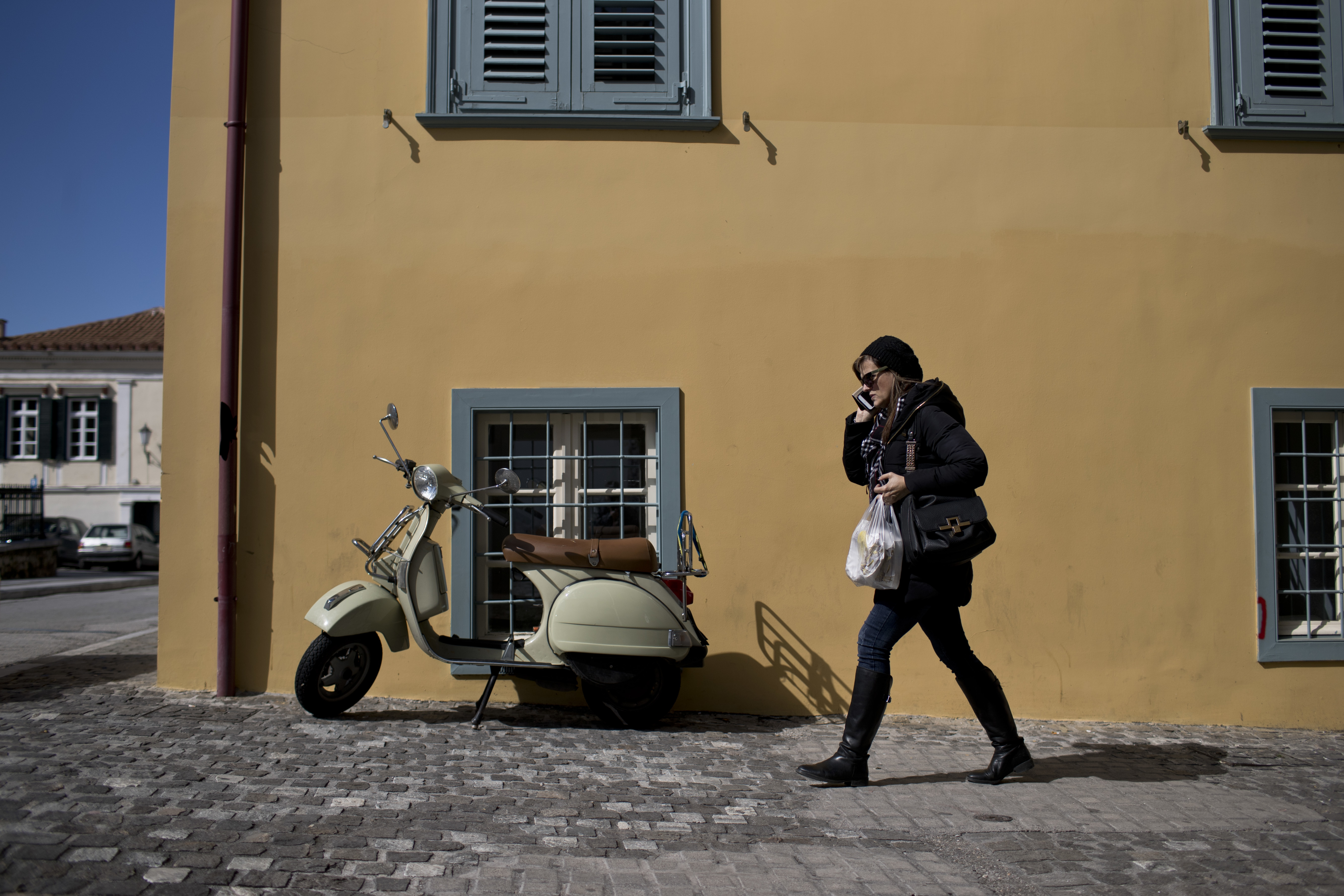 Eurozone inflation falls again despite decade-high growth