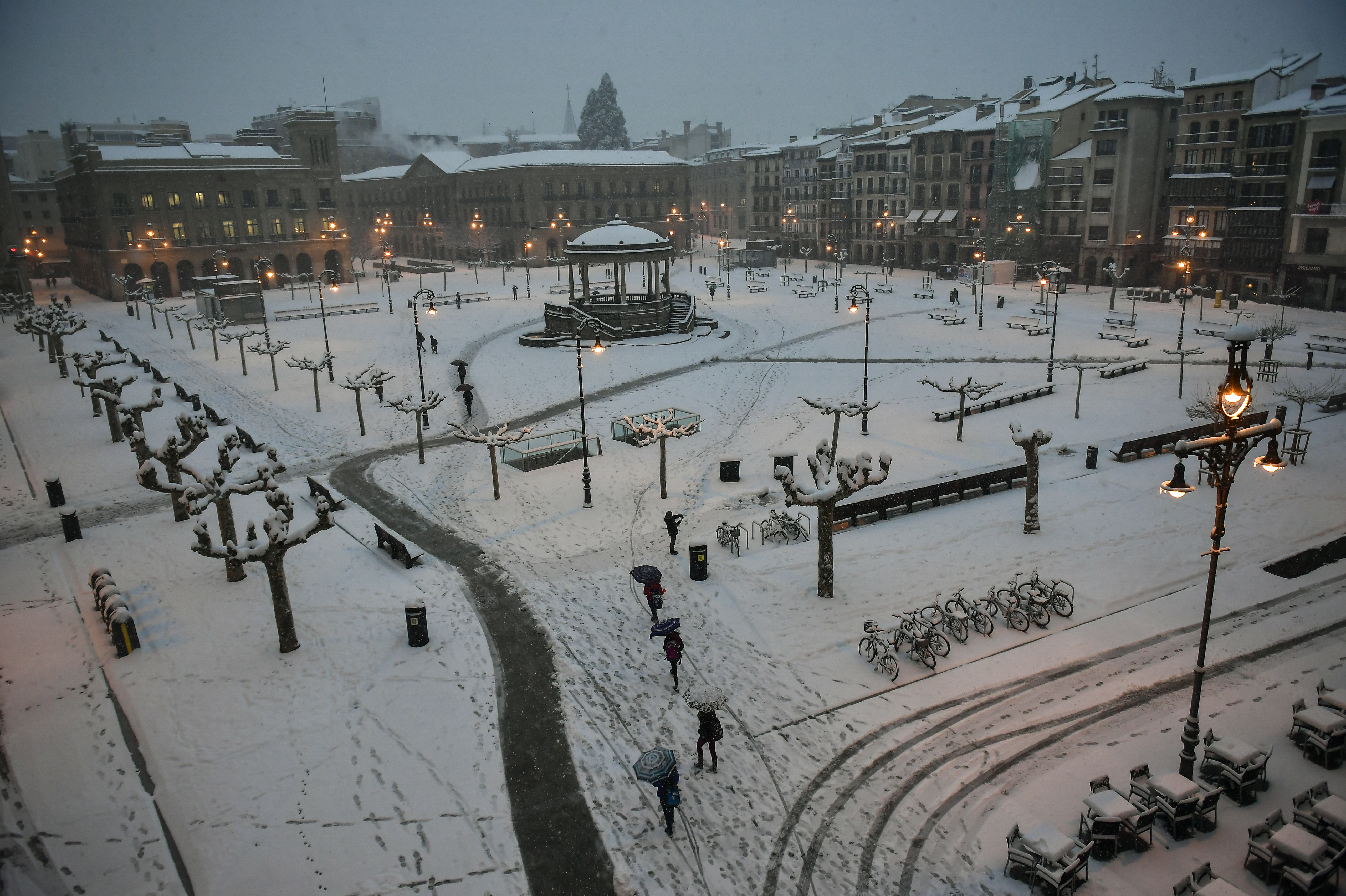 Heavy winter weather batters UK, European mainland