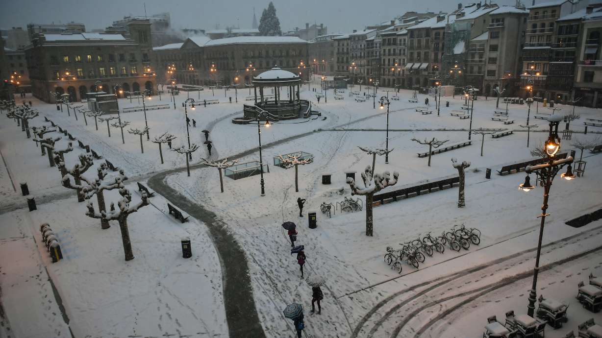 Heavy winter weather batters UK, European mainland