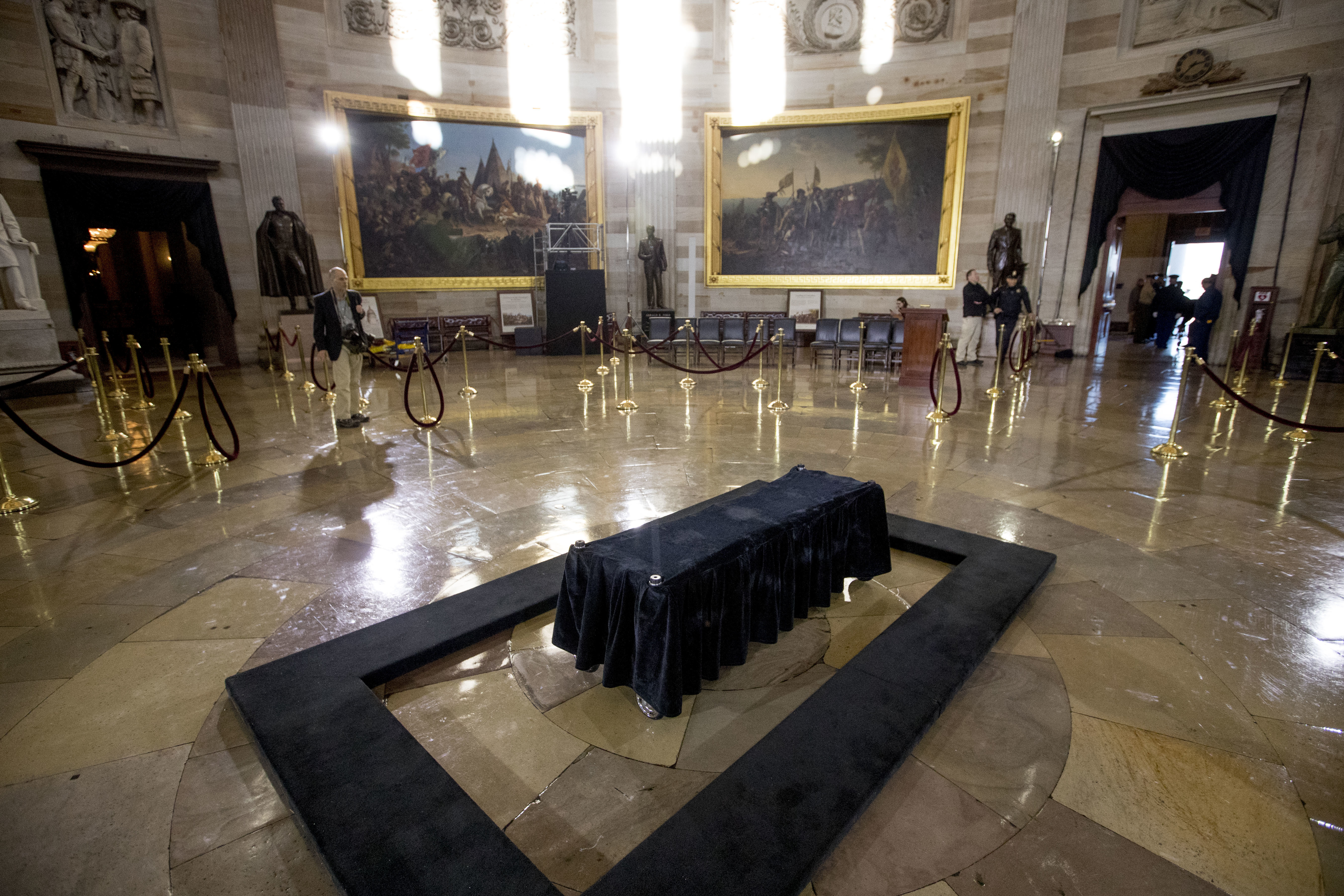 The Latest: Rare Capitol salute for Rev. Billy Graham