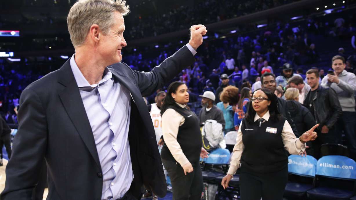 In lieu of White House visit, Warriors take kids to museum