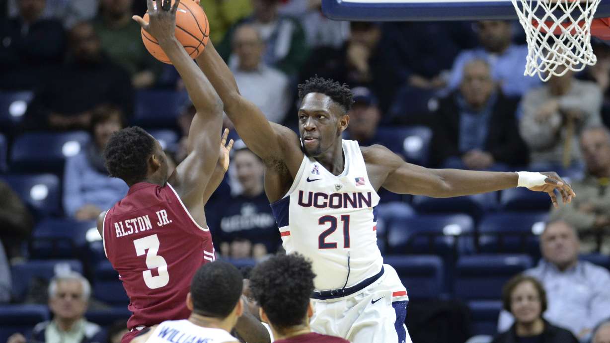 Adams scores 25 to lead UConn over Temple 72-66