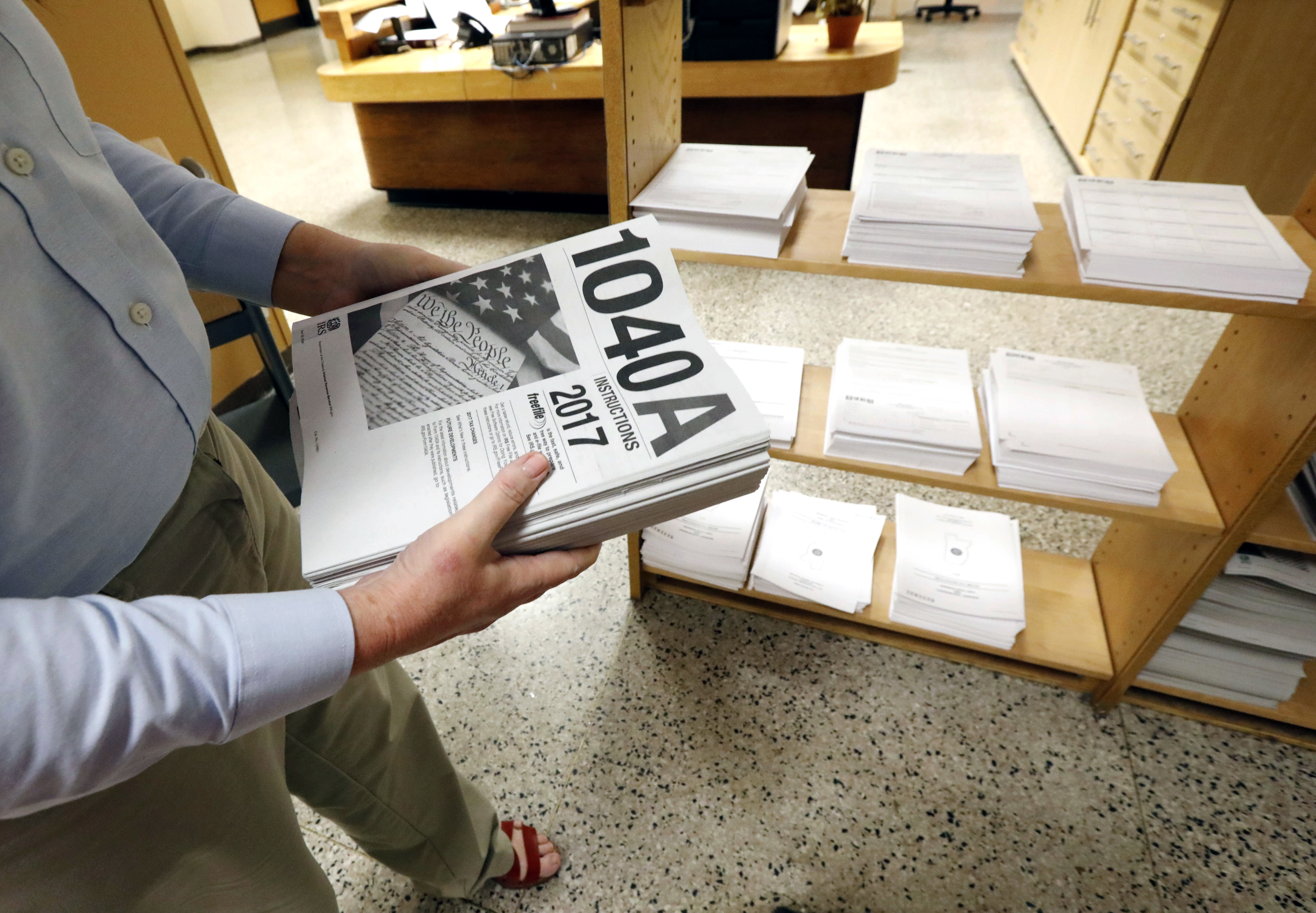 How much tax to withhold? New calculator to help figure it