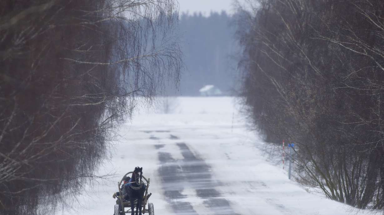Snow, high winds paralyze European airports, claim lives