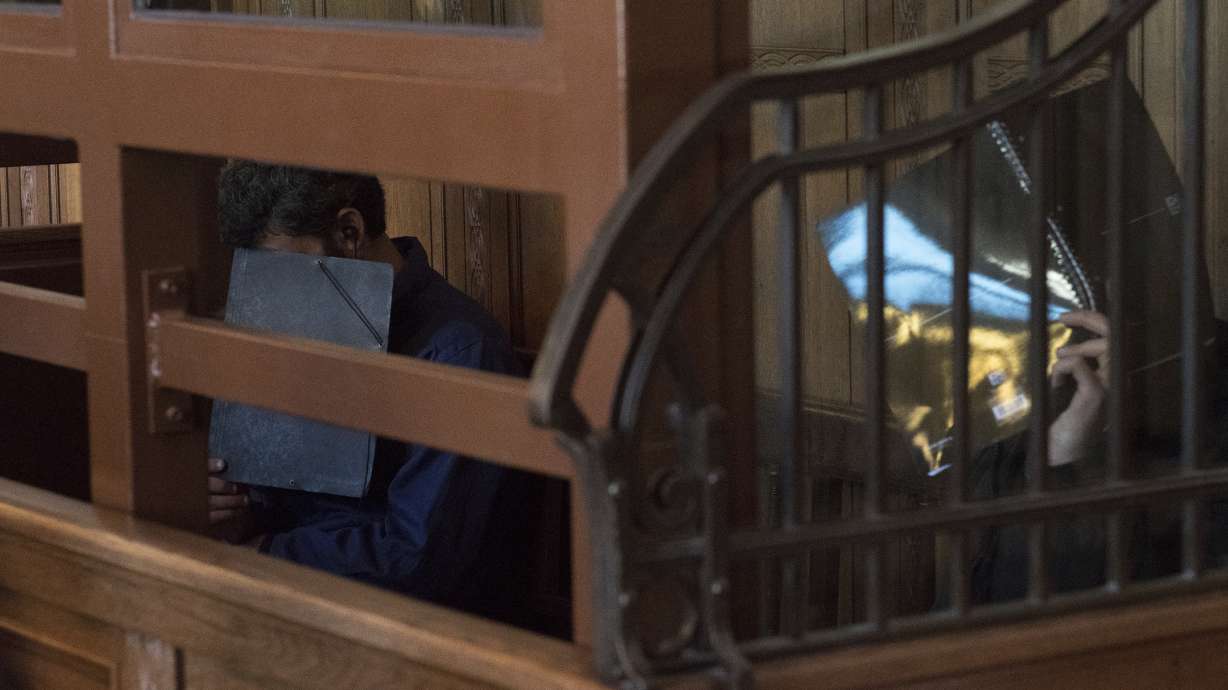 2 Syrian refugees on trial in Germany on terrorism charges