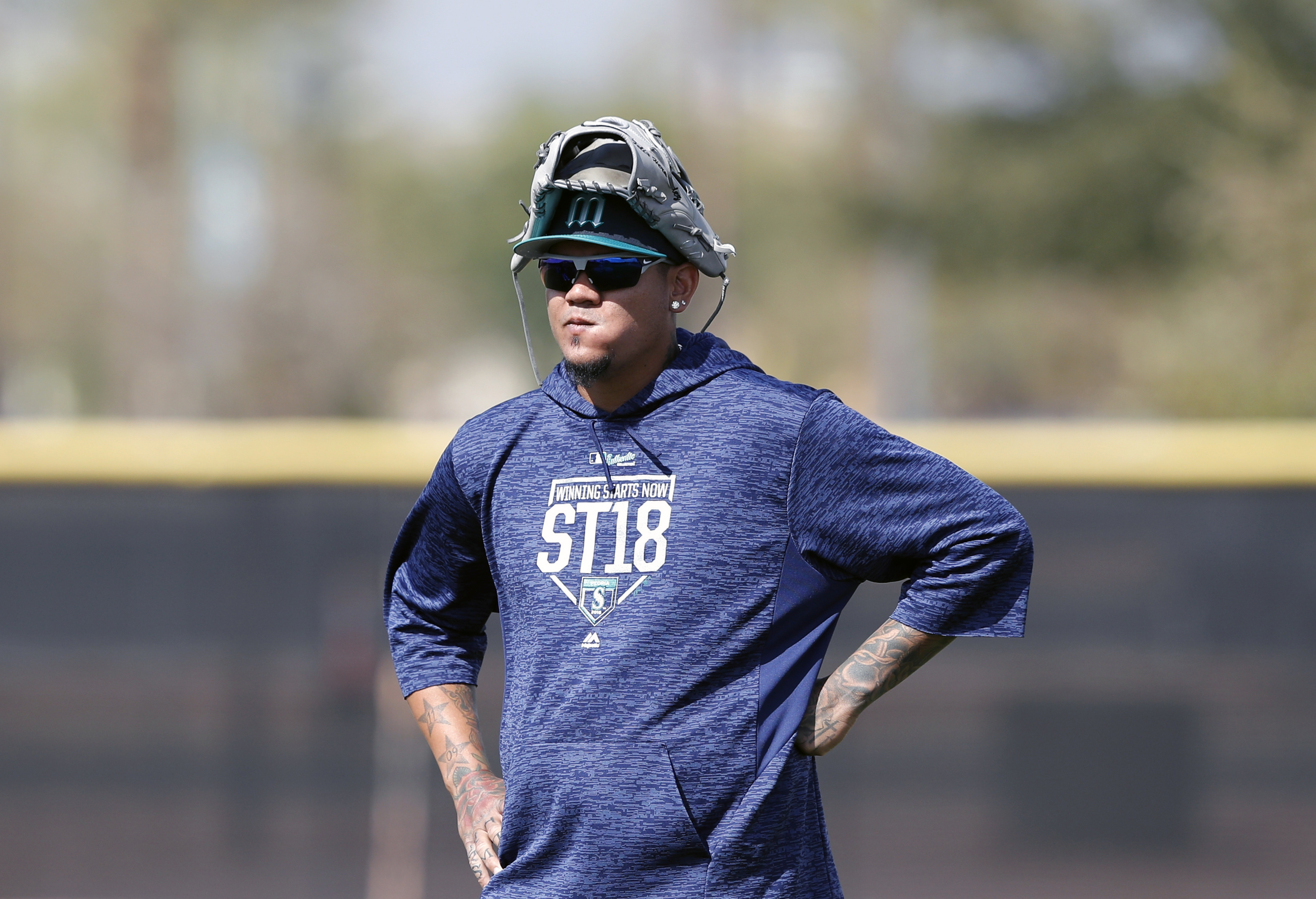 Hernandez expected to miss 1 spring start for Mariners