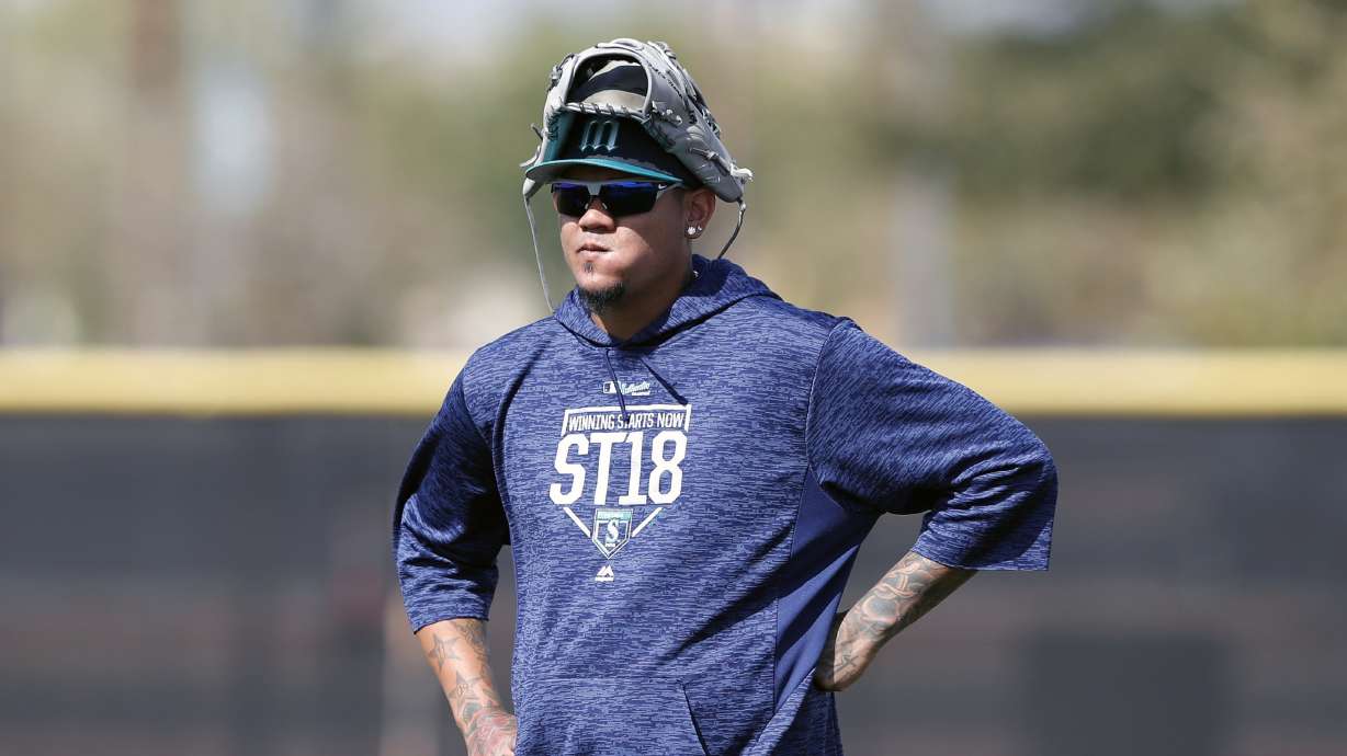 Hernandez expected to miss 1 spring start for Mariners