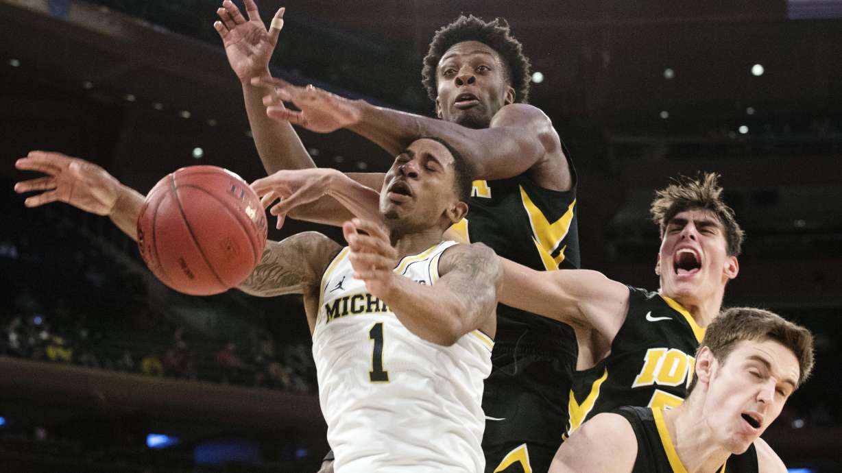 No. 15 Michigan overcomes Iowa in OT 77-71 in Big Ten