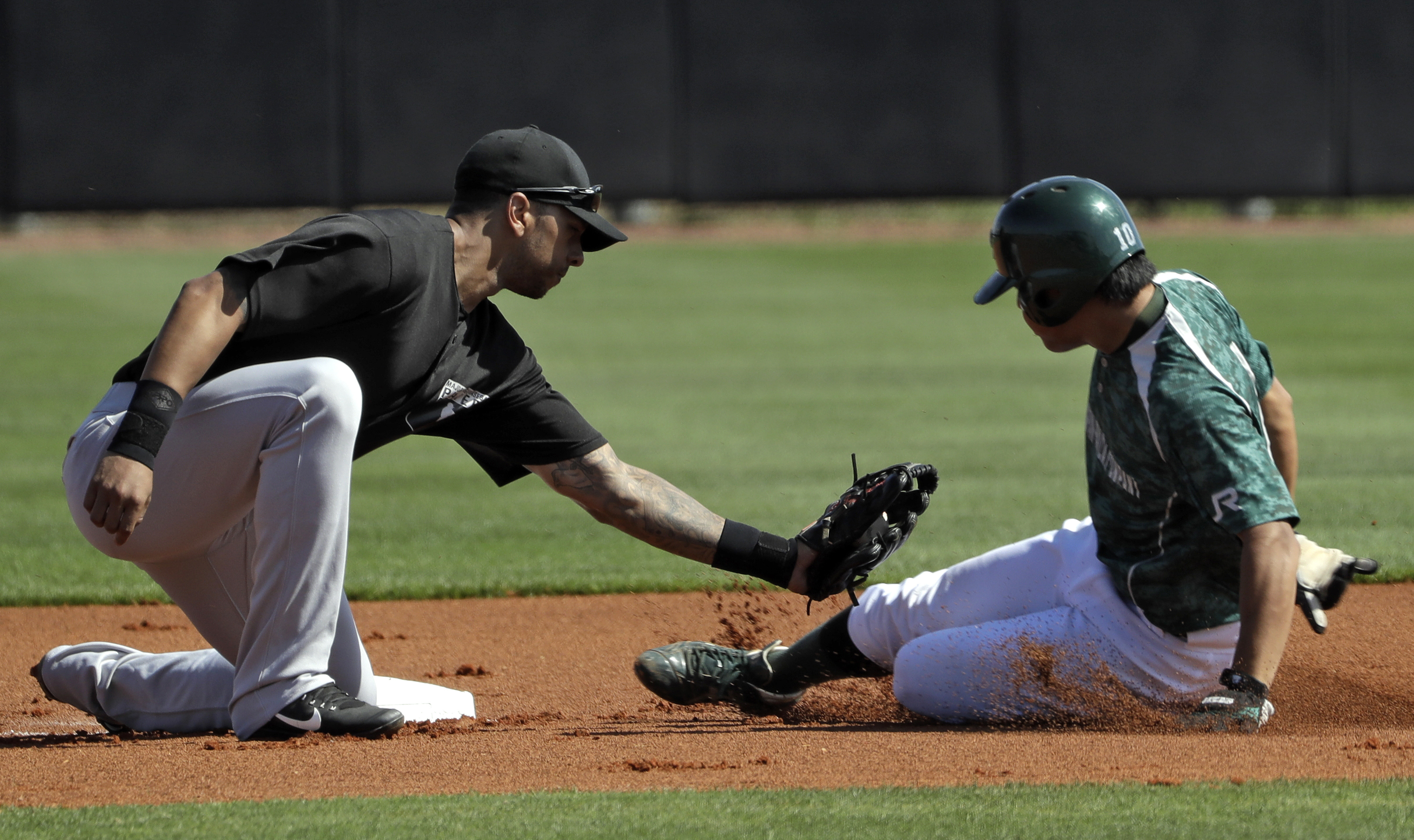 At 39, free agent Luke Scott eyes baseball comeback