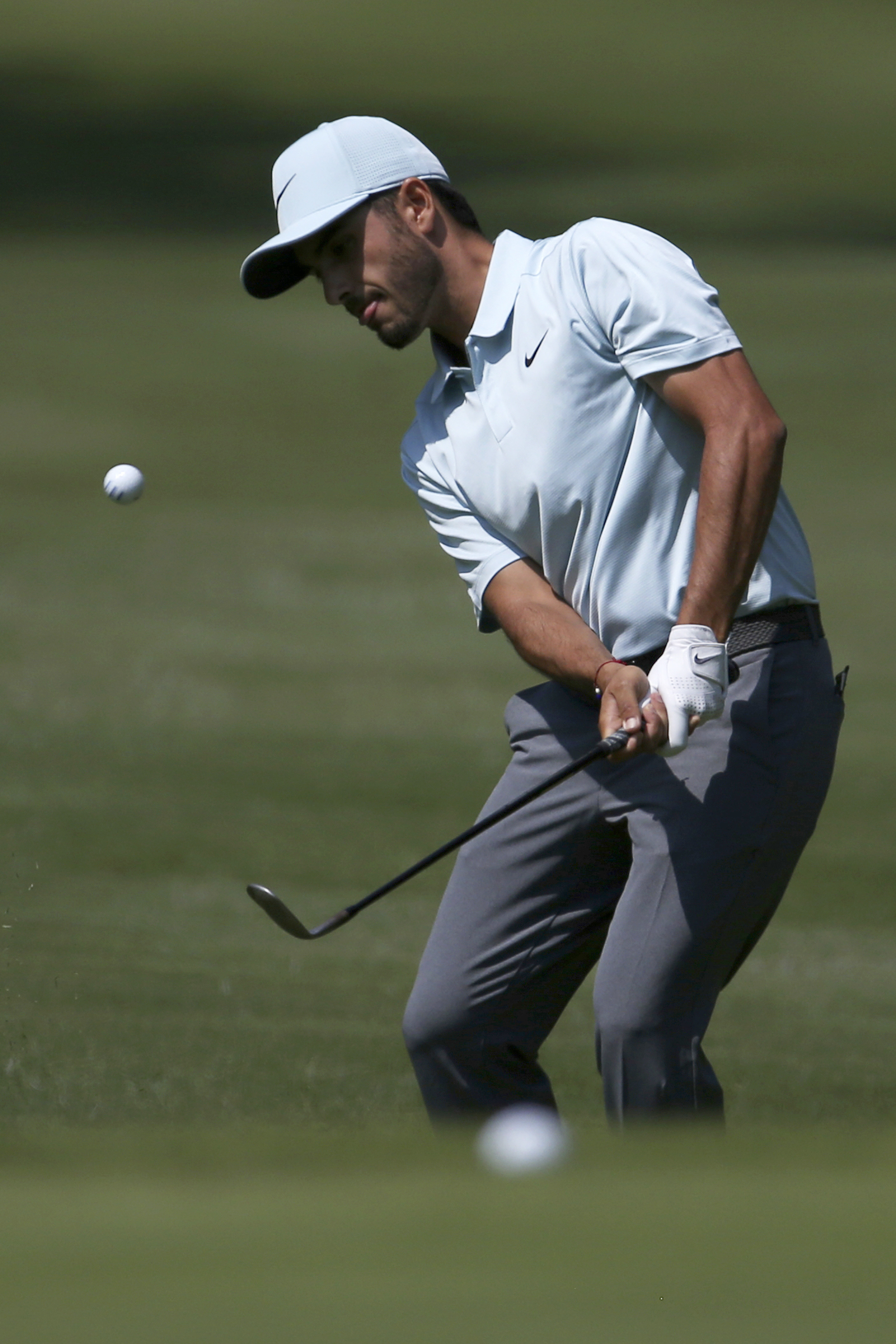 Oosthuizen leads in Mexico as pair of newcomers shine