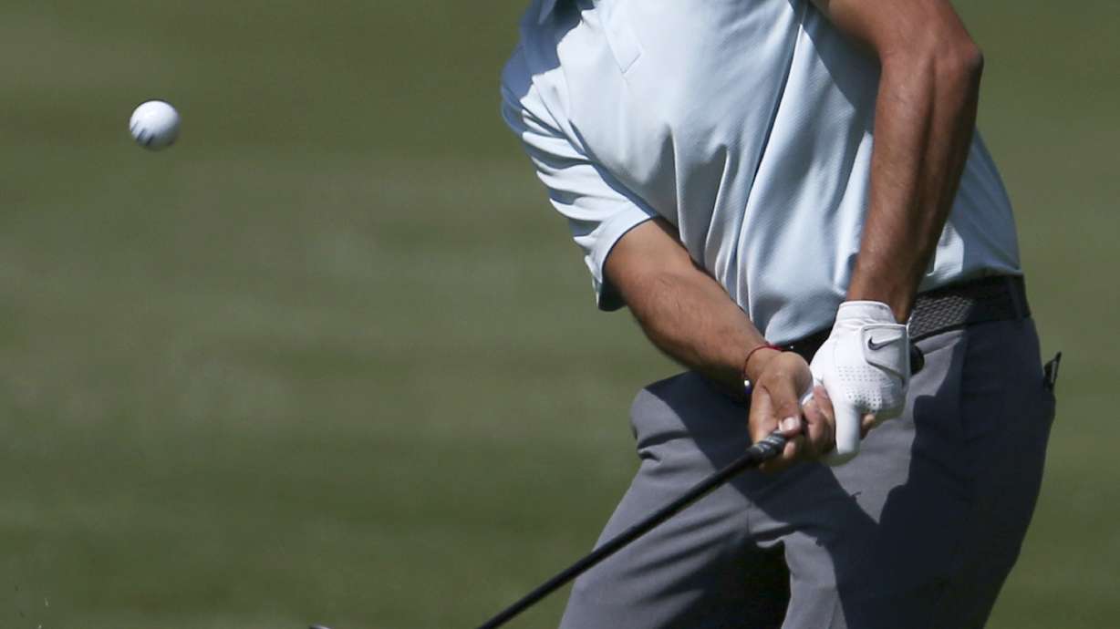 Oosthuizen leads in Mexico as pair of newcomers shine