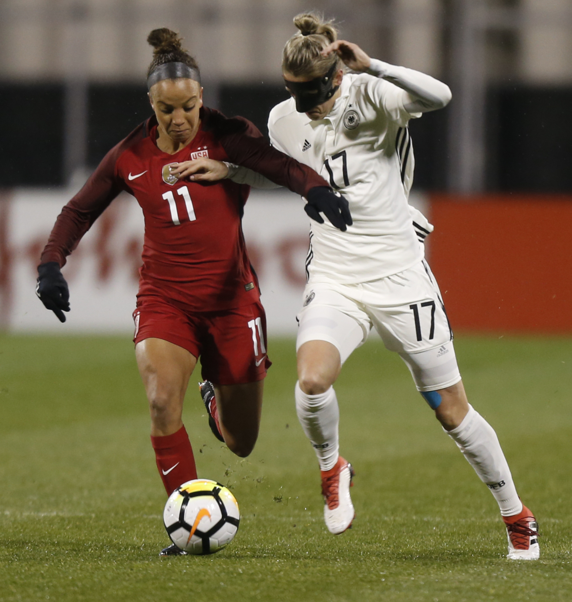 Rapinoe's goal lifts US women's team over Germany 1-0