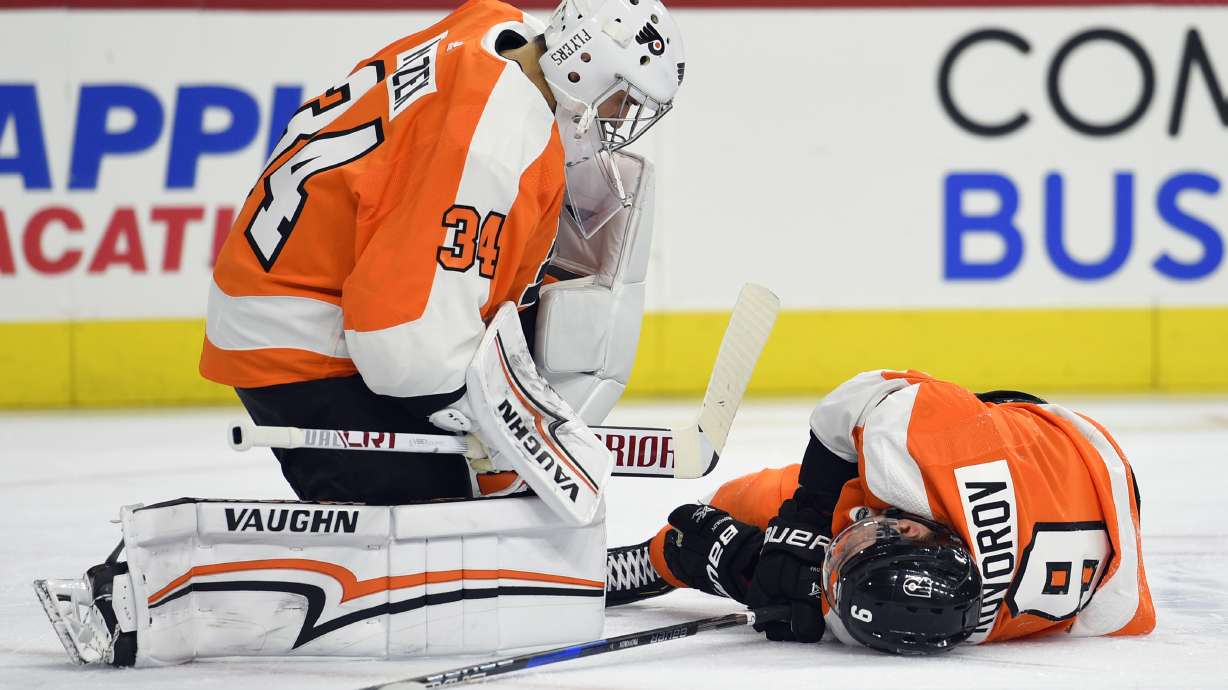 Hurricanes end 6-game losing streak in 4-1 win over Flyers