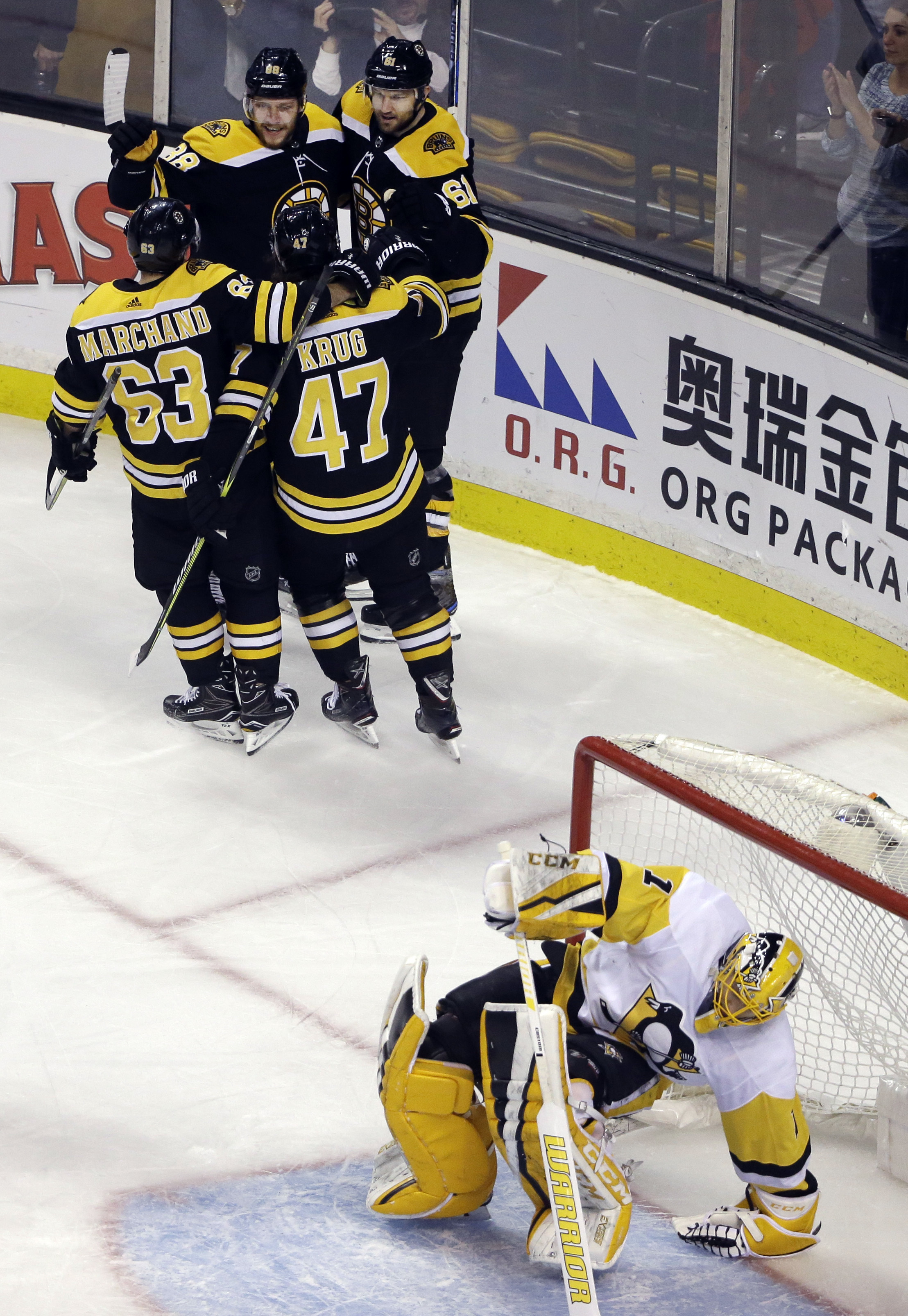 Krejci hat trick leads Bruins to 8-4 win over Penguins