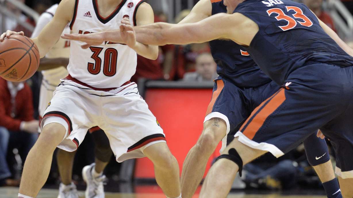 Hunter's 3 helps No. 1 Virginia edge Louisville 67-66