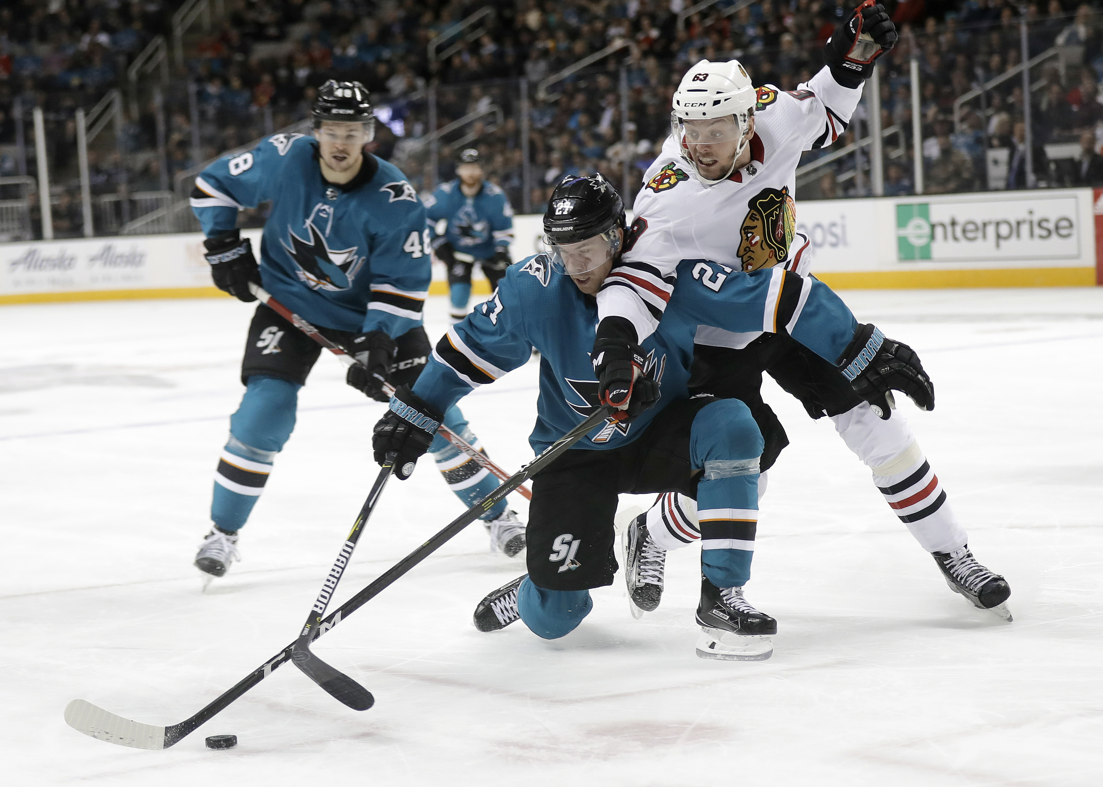 Pavelski scores twice in Sharks' 7-2 win over Blackhawks
