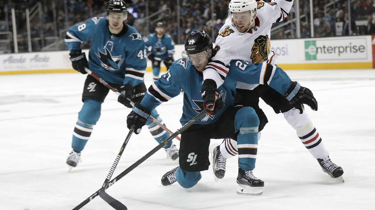 Pavelski scores twice in Sharks' 7-2 win over Blackhawks