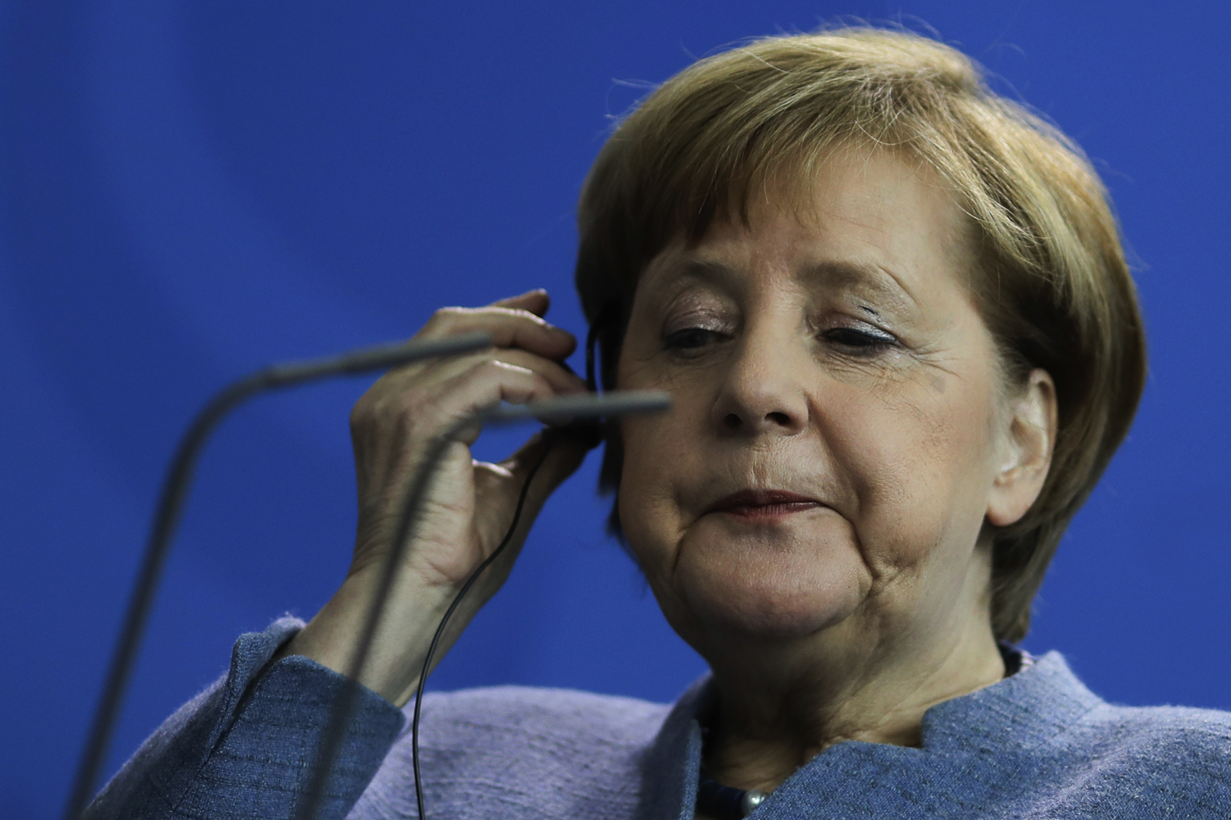 Merkel, Trump discuss Syrian cease-fire, Putin's new weapons