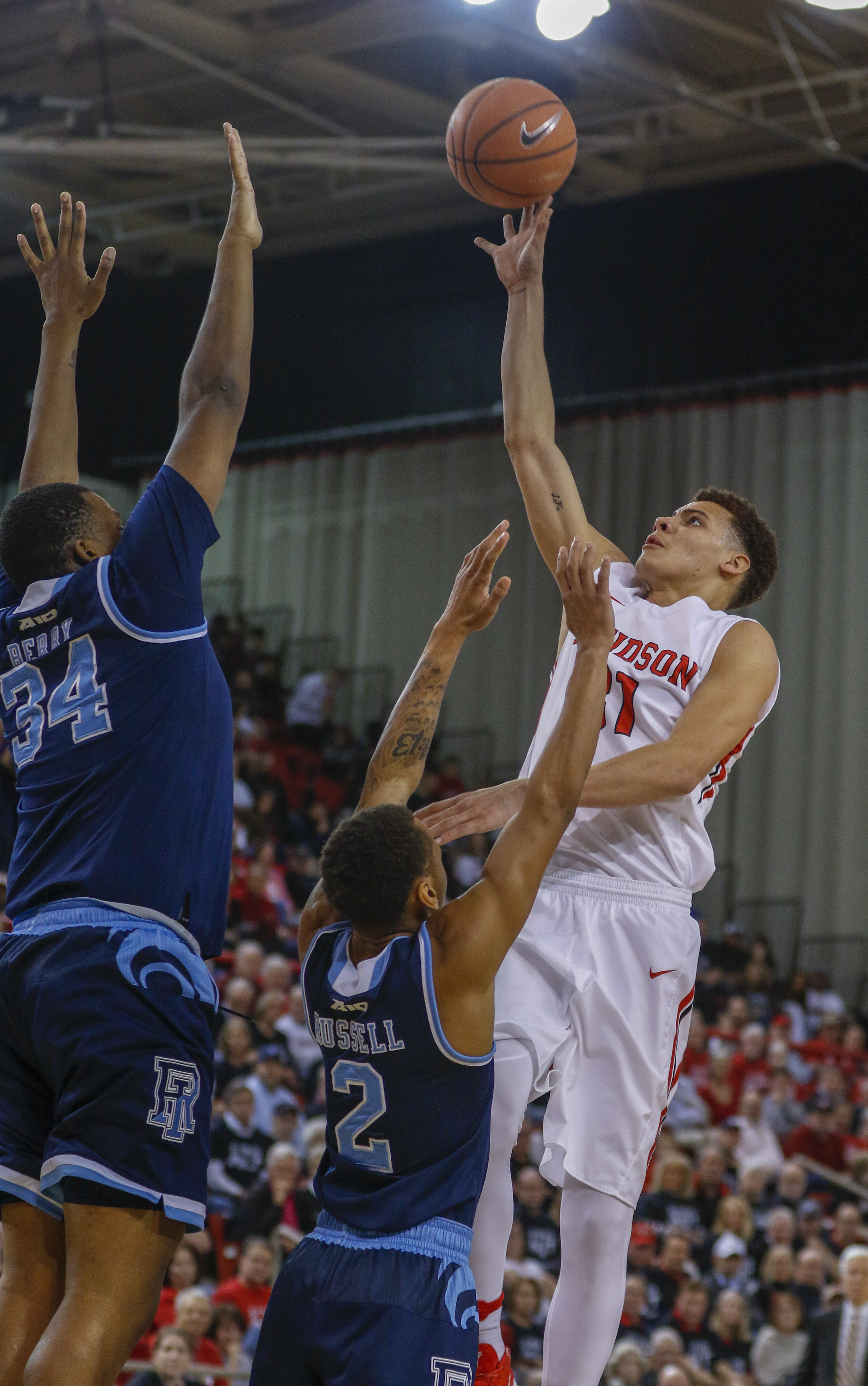 Davidson upends No. 17 Rhode Island 63-61