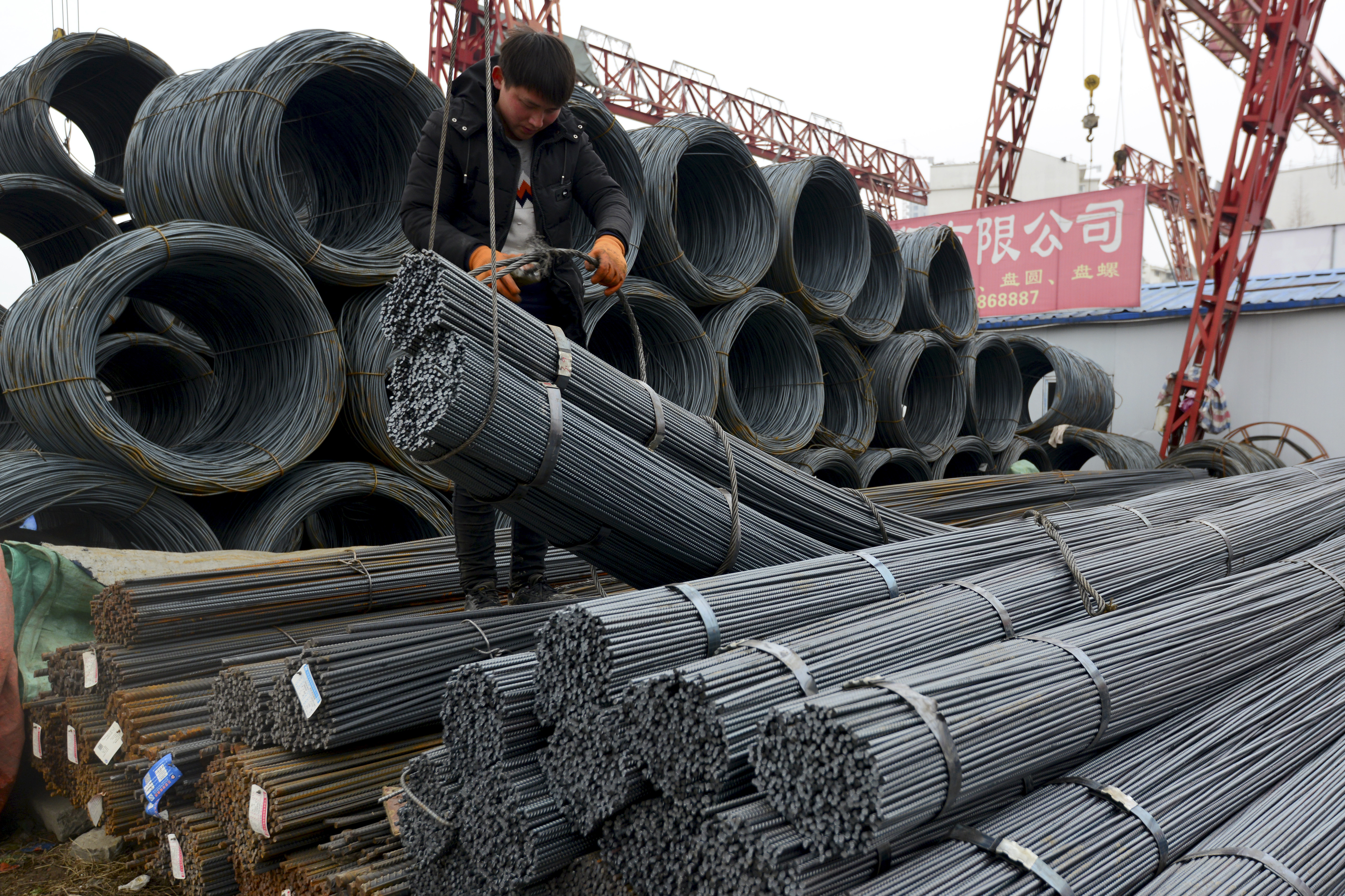 China looks to defuse trade tensions, asks US for talks