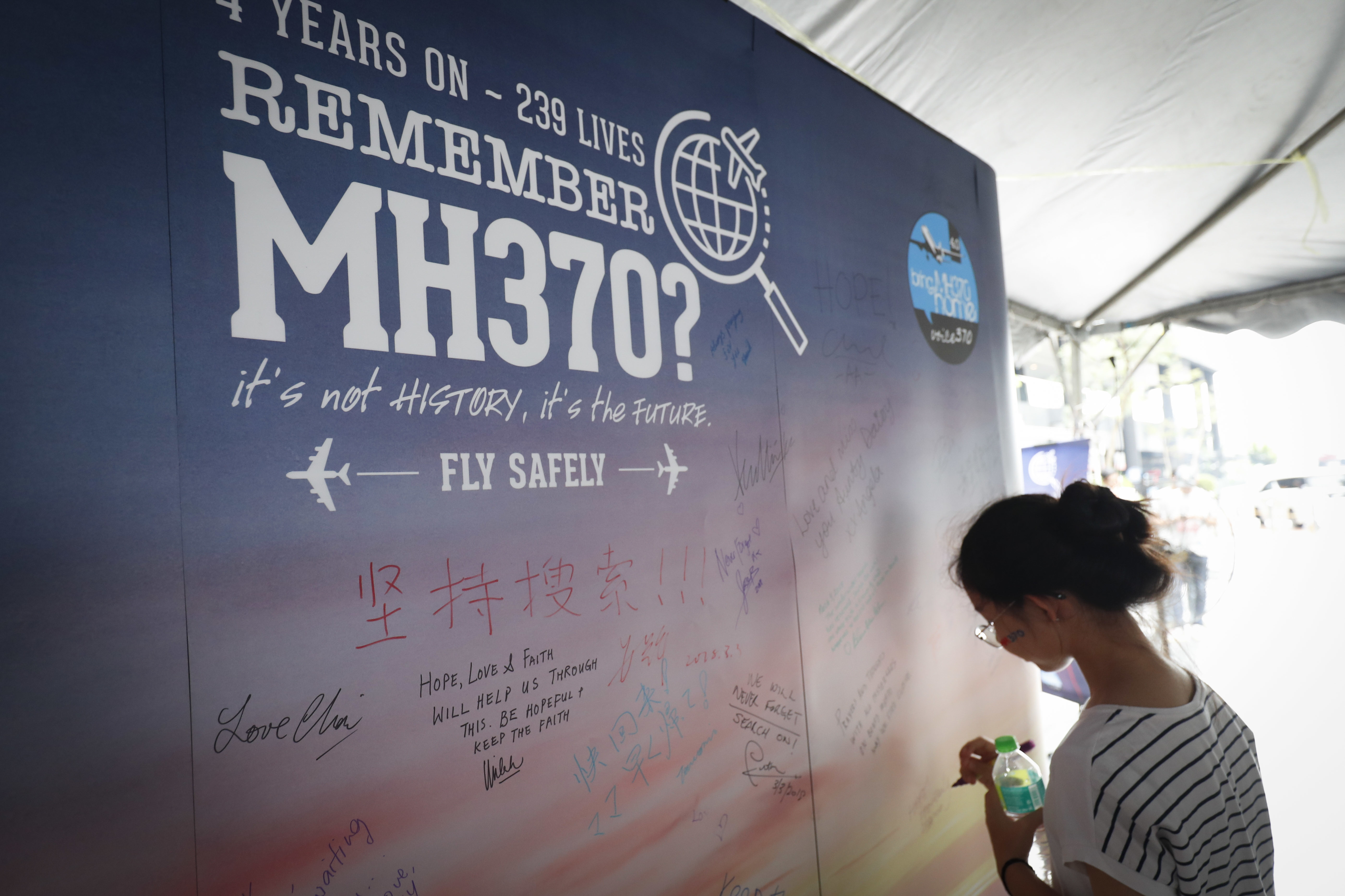 Hunt for missing Malaysian plane likely to end in June