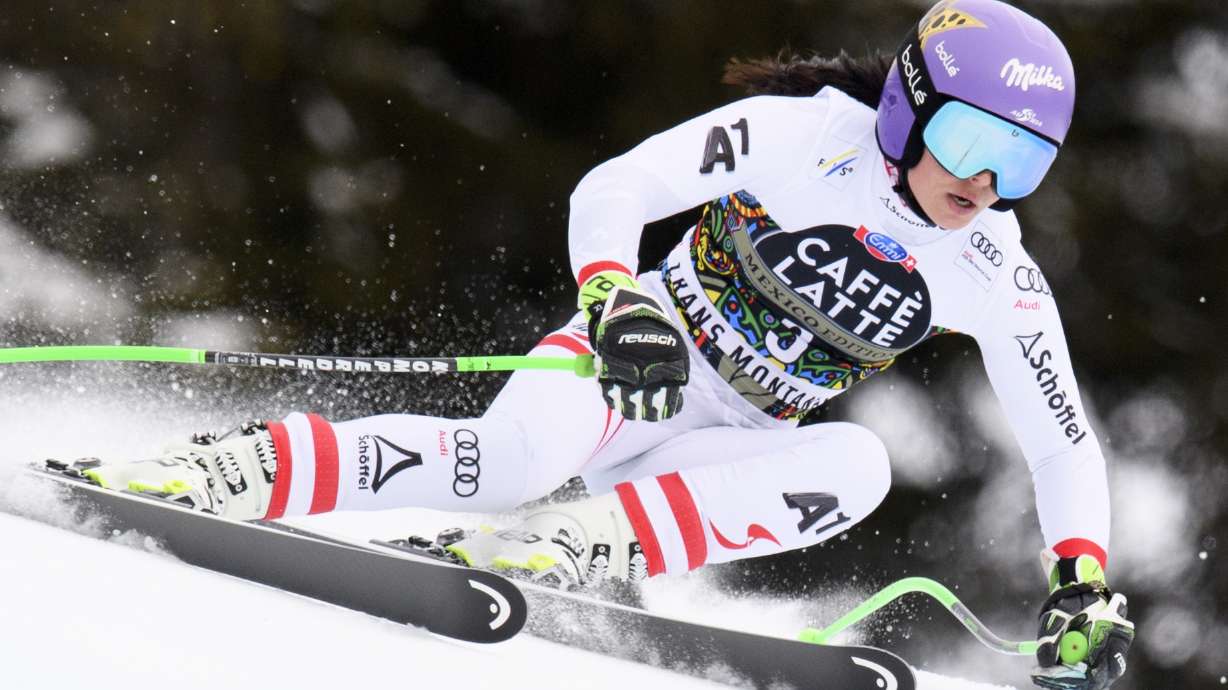 Weirather leads race to super-G title after beating Gut