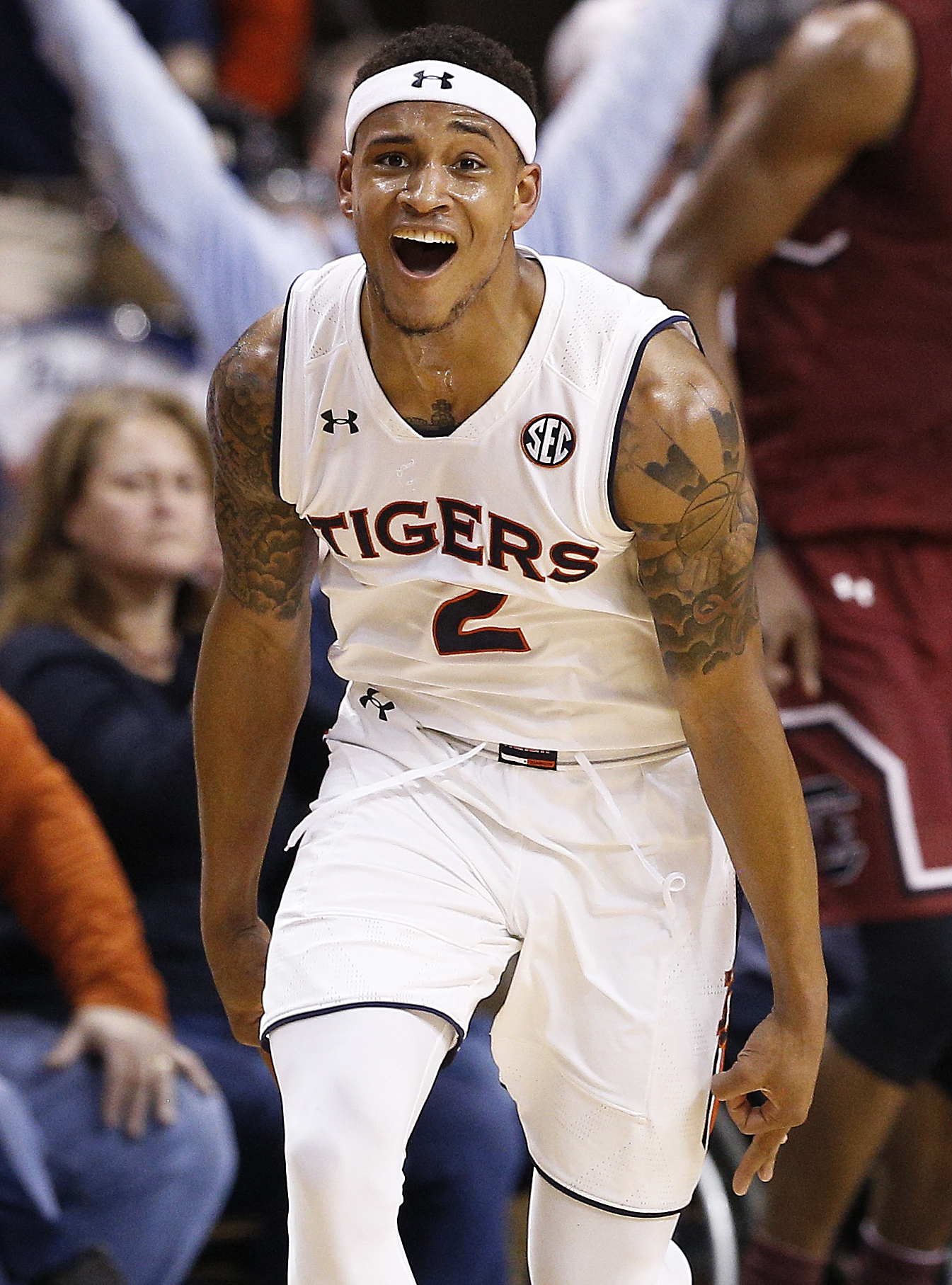 No. 14 Auburn wins share of SEC, 79-70 over South Carolina