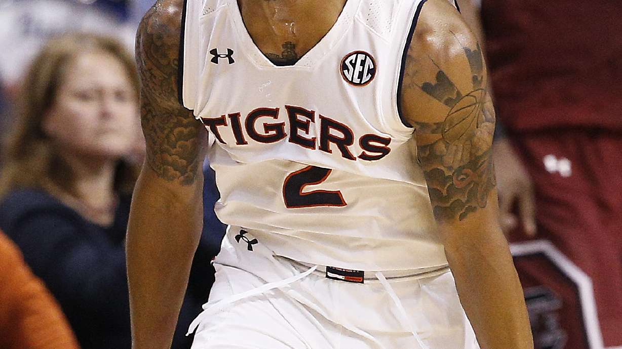 No. 14 Auburn wins share of SEC, 79-70 over South Carolina