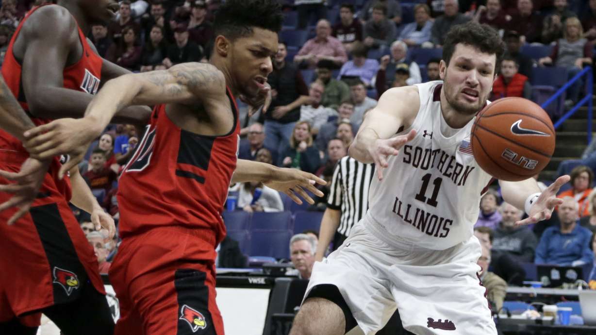 Fayne sparks Illinois St to 76-68 OT win over S Illinois