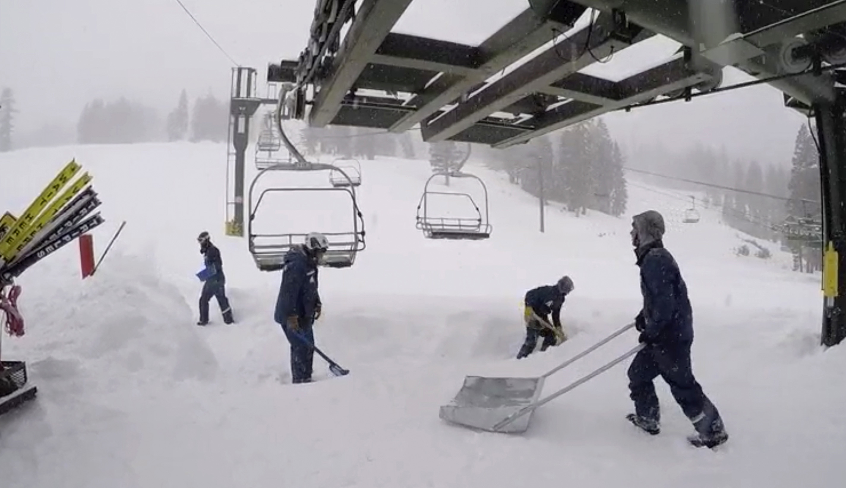 The Latest: Report: 2nd person dies as snow hits California