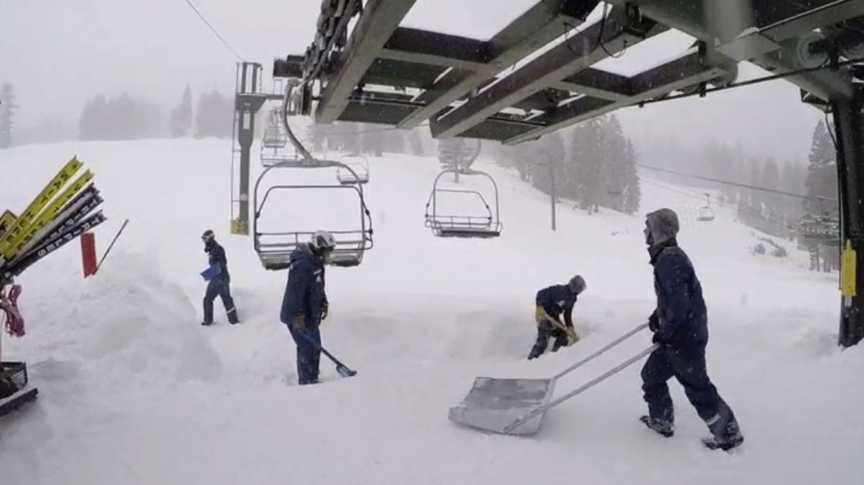 The Latest: Report: 2nd person dies as snow hits California